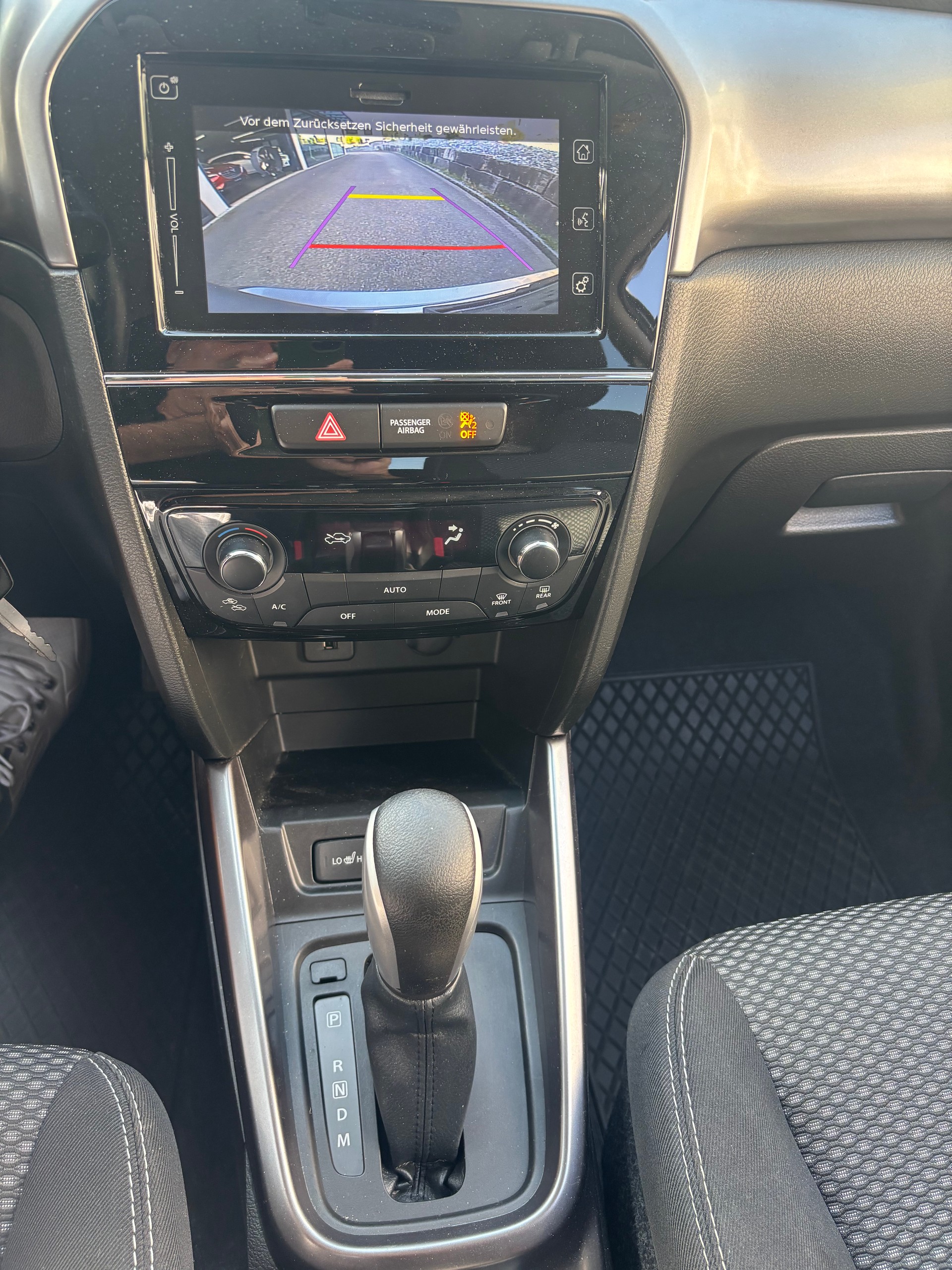 SUZUKI Vitara 1.4 Boosterjet Compact + Automatic-image-9
