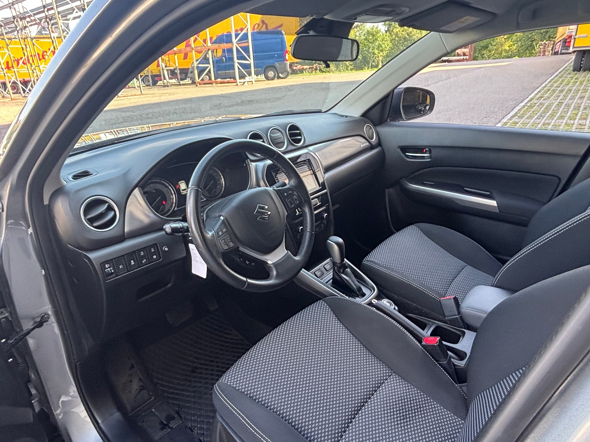 SUZUKI Vitara 1.4 Boosterjet Compact + Automatic-image-13