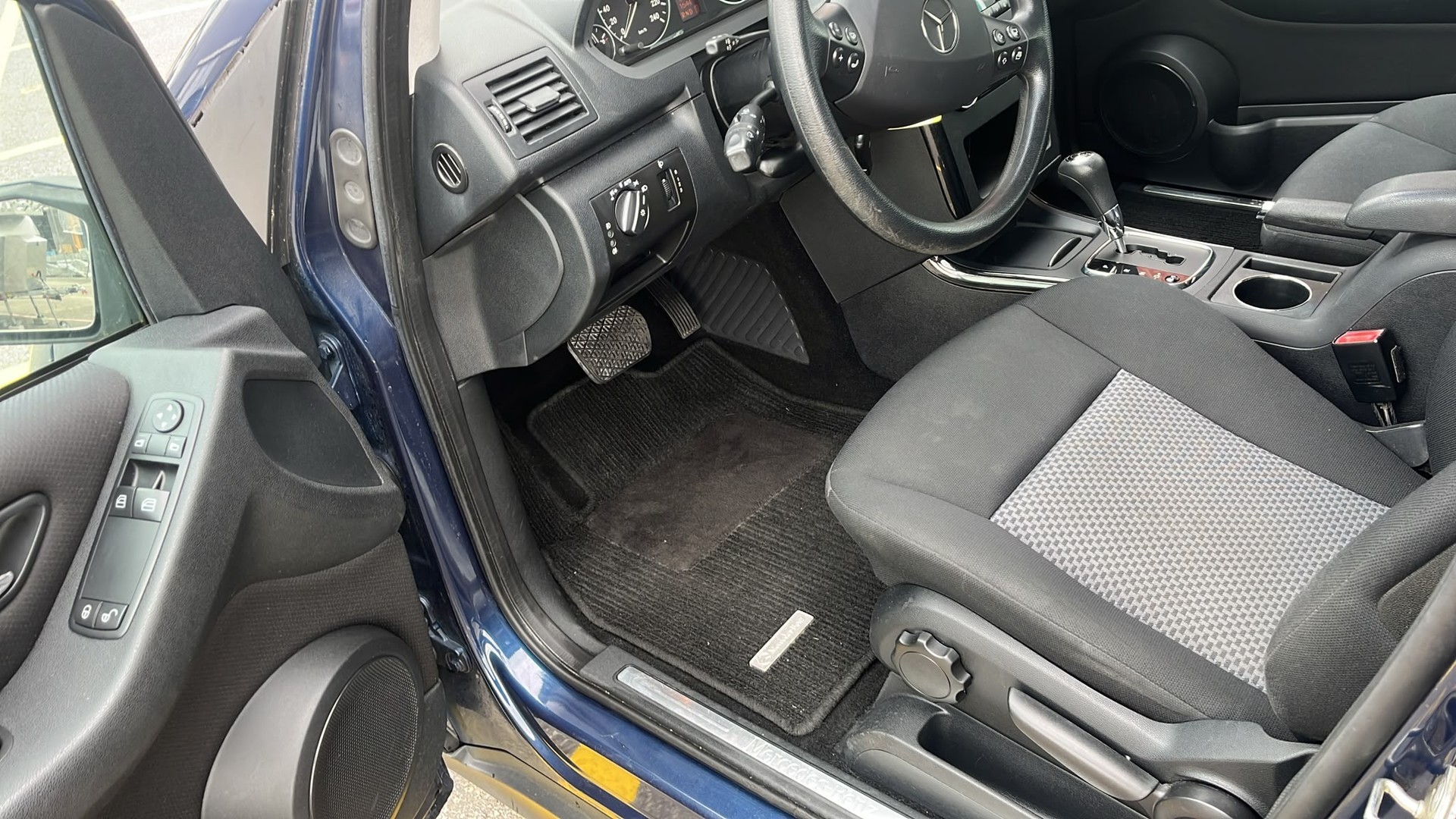 MERCEDES-BENZ A 150 Classic My first star Autotronic-image-9