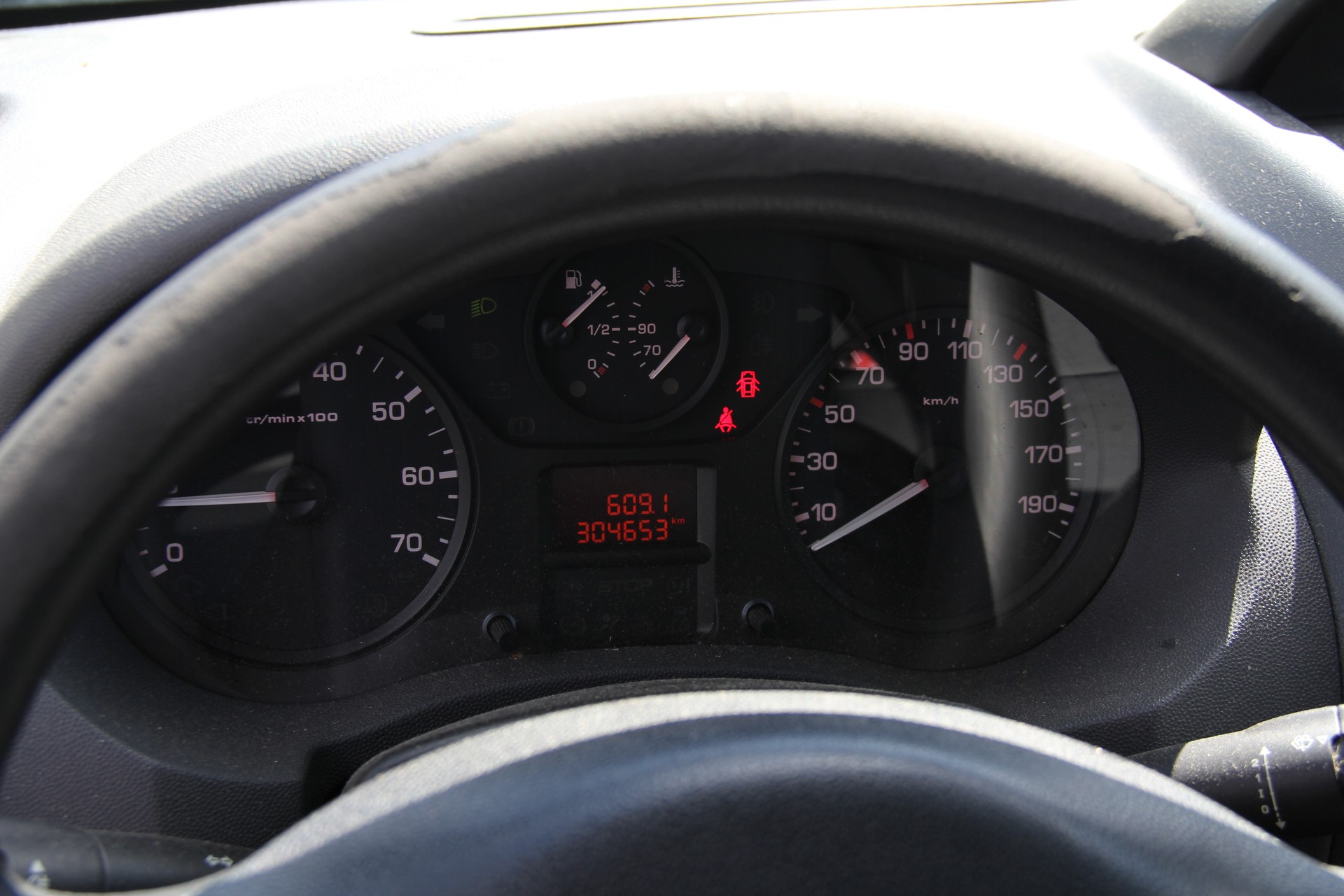 PEUGEOT Expert 2.0 HDi 229 L2H1-image-9
