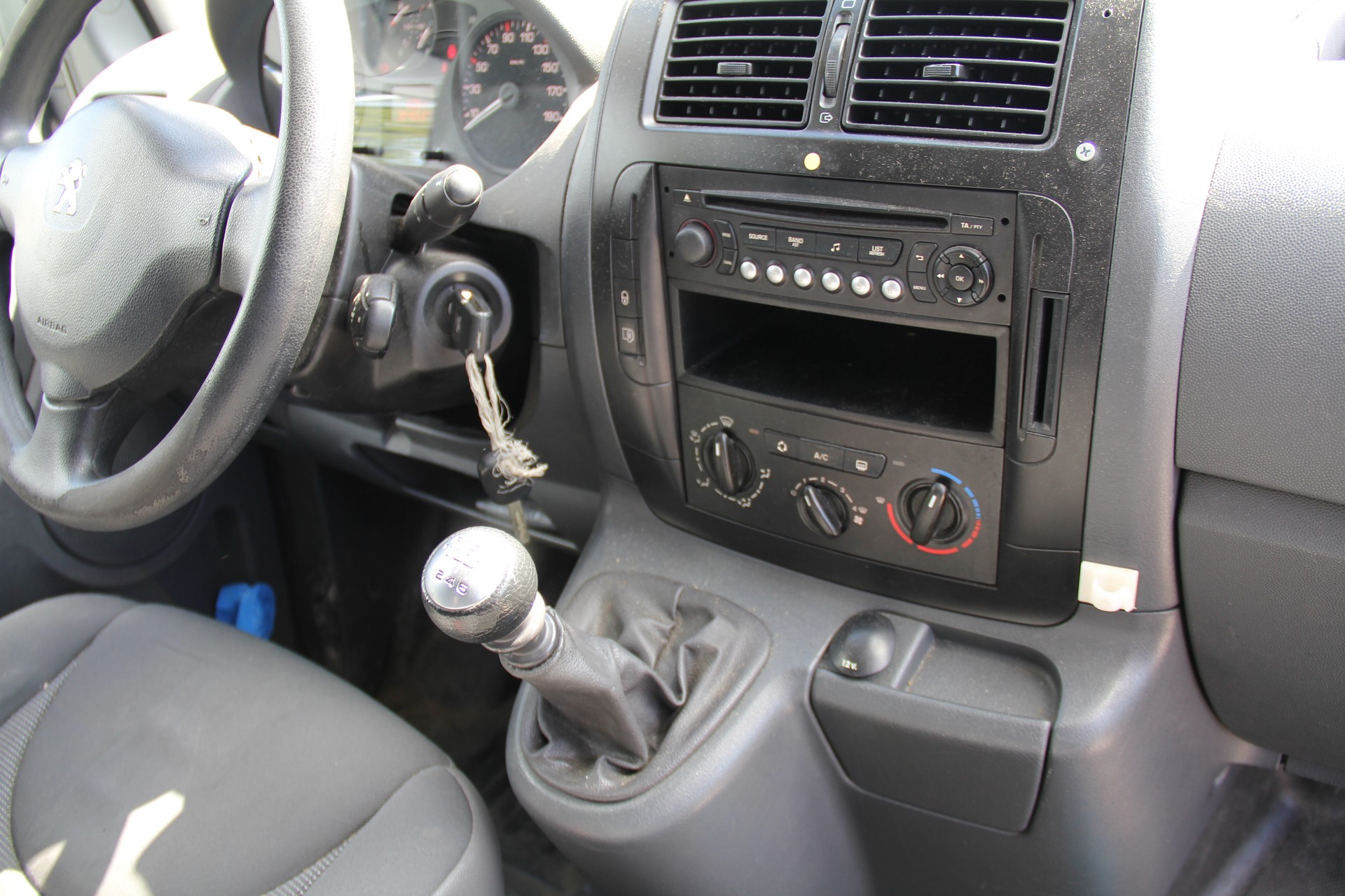PEUGEOT Expert 2.0 HDi 229 L2H1-image-7