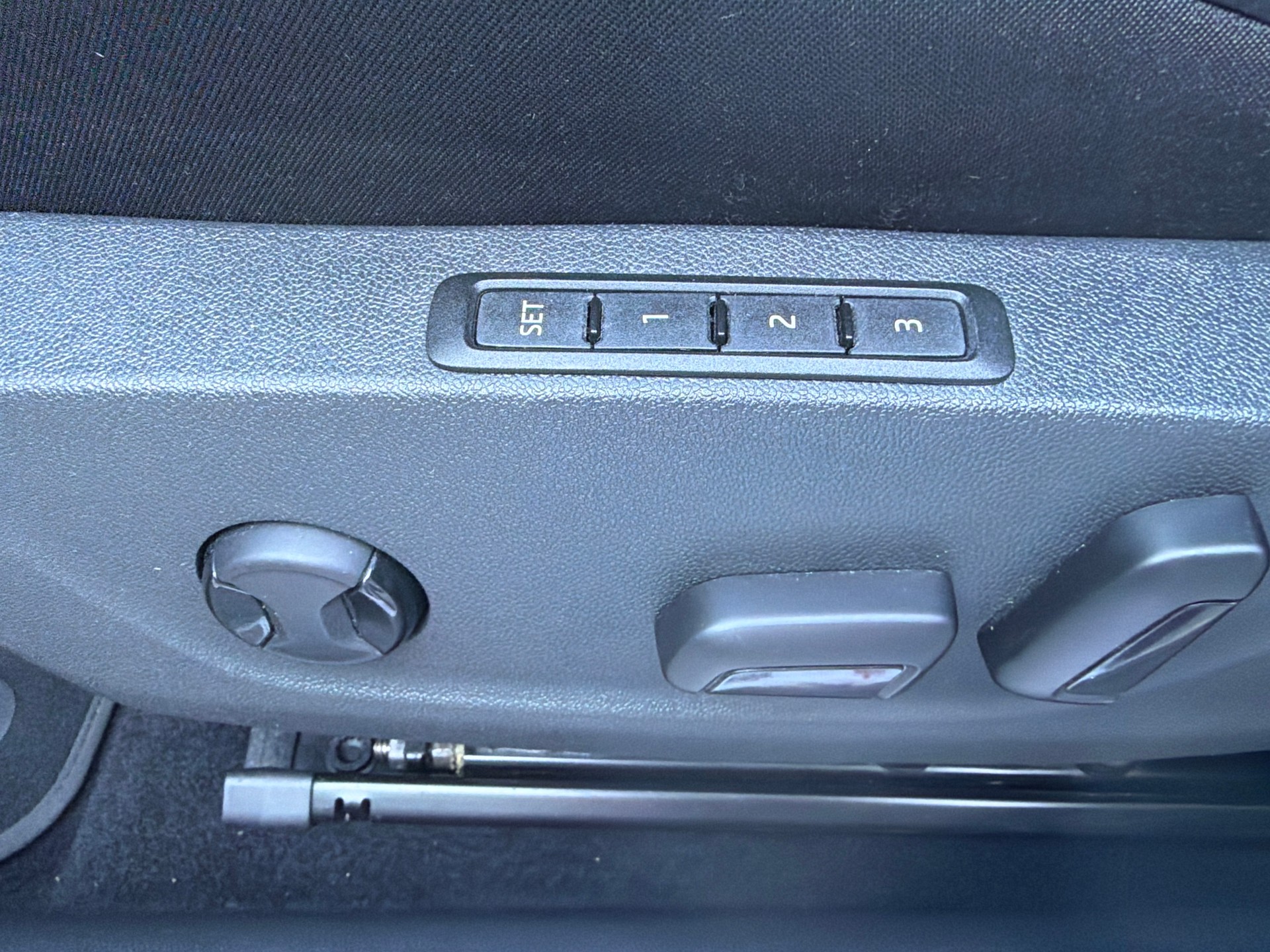 SKODA Octavia Combi 2.0 TDI DSG Style * Teil-Leder * Gr. Navi * LED * Klima-auto * PDC V&H * Tempomat * Frisch Ab MFK-image-8