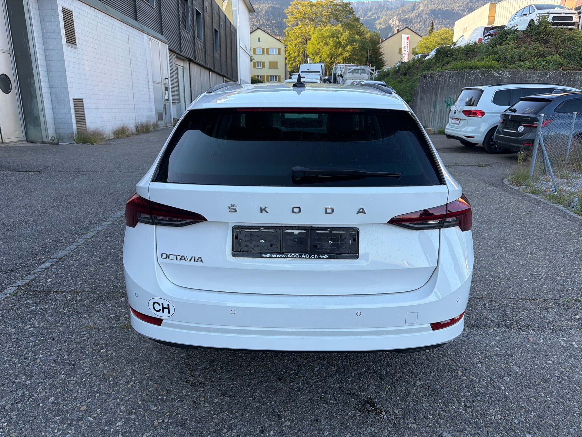 SKODA Octavia Combi 2.0 TDI DSG Style * Teil-Leder * Gr. Navi * LED * Klima-auto * PDC V&H * Tempomat * Frisch Ab MFK-image-12