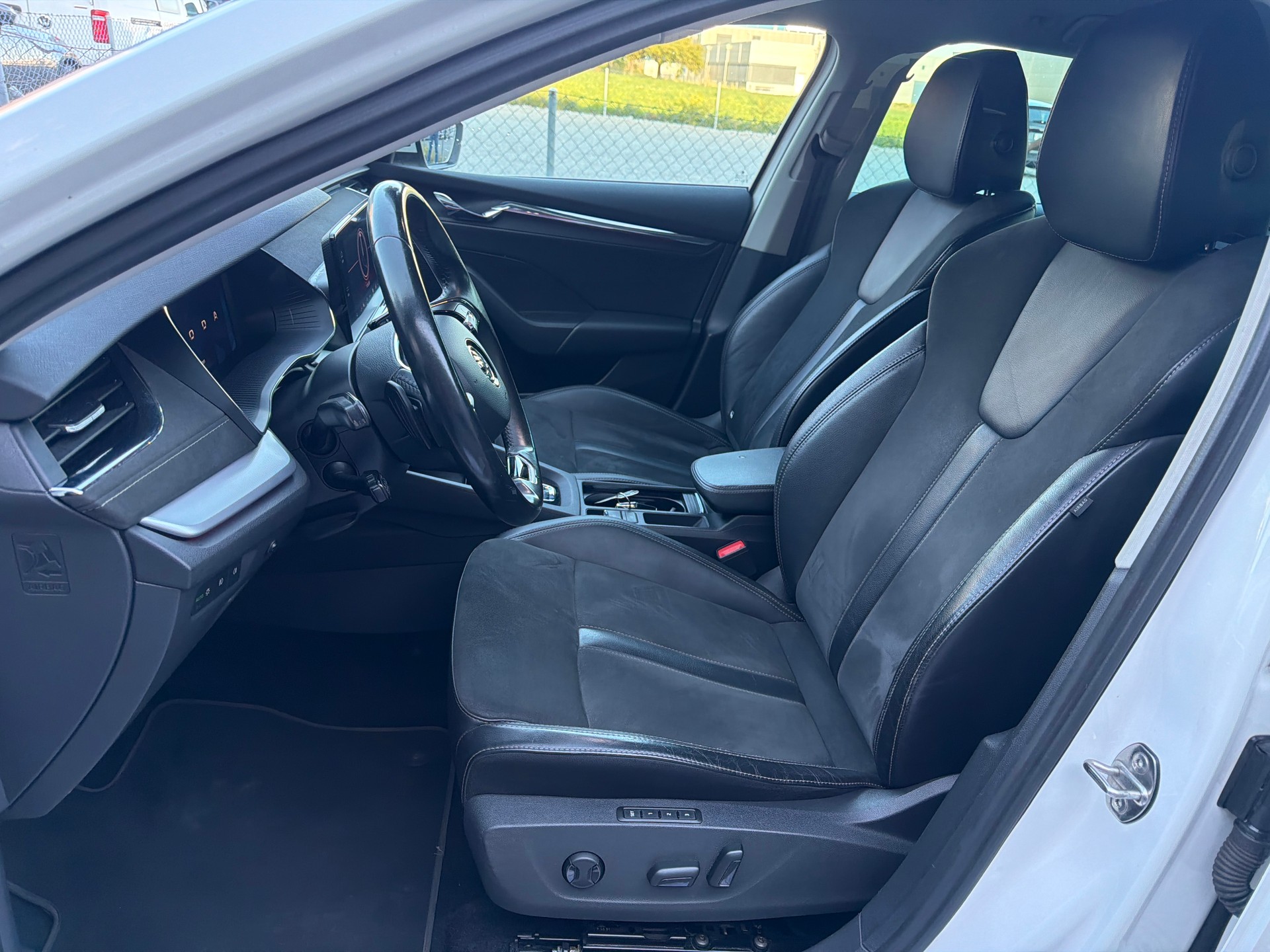 SKODA Octavia Combi 2.0 TDI DSG Style * Teil-Leder * Gr. Navi * LED * Klima-auto * PDC V&H * Tempomat * Frisch Ab MFK-image-7