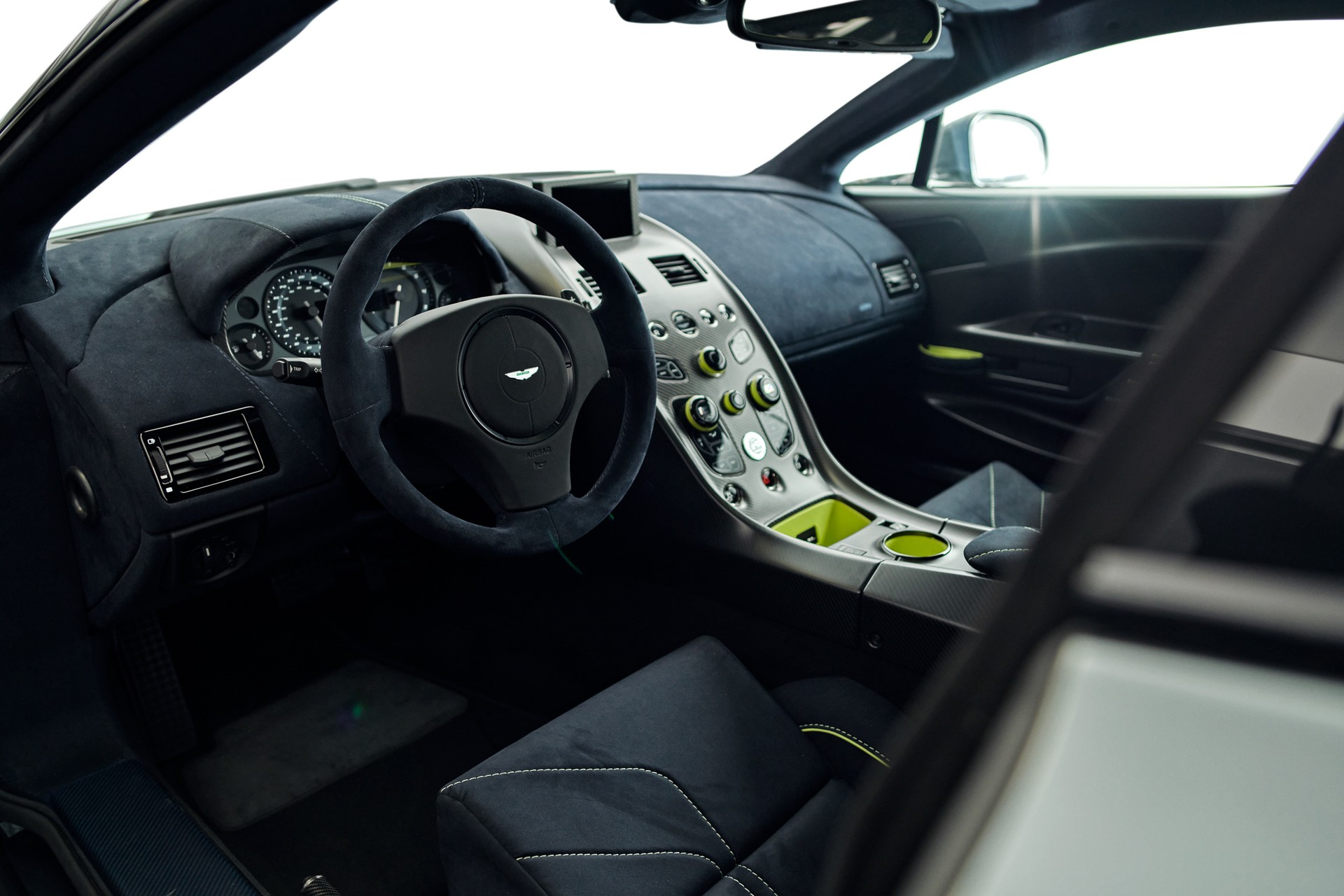 ASTON MARTIN Aston Martin Vantage AMR Pro-image-12