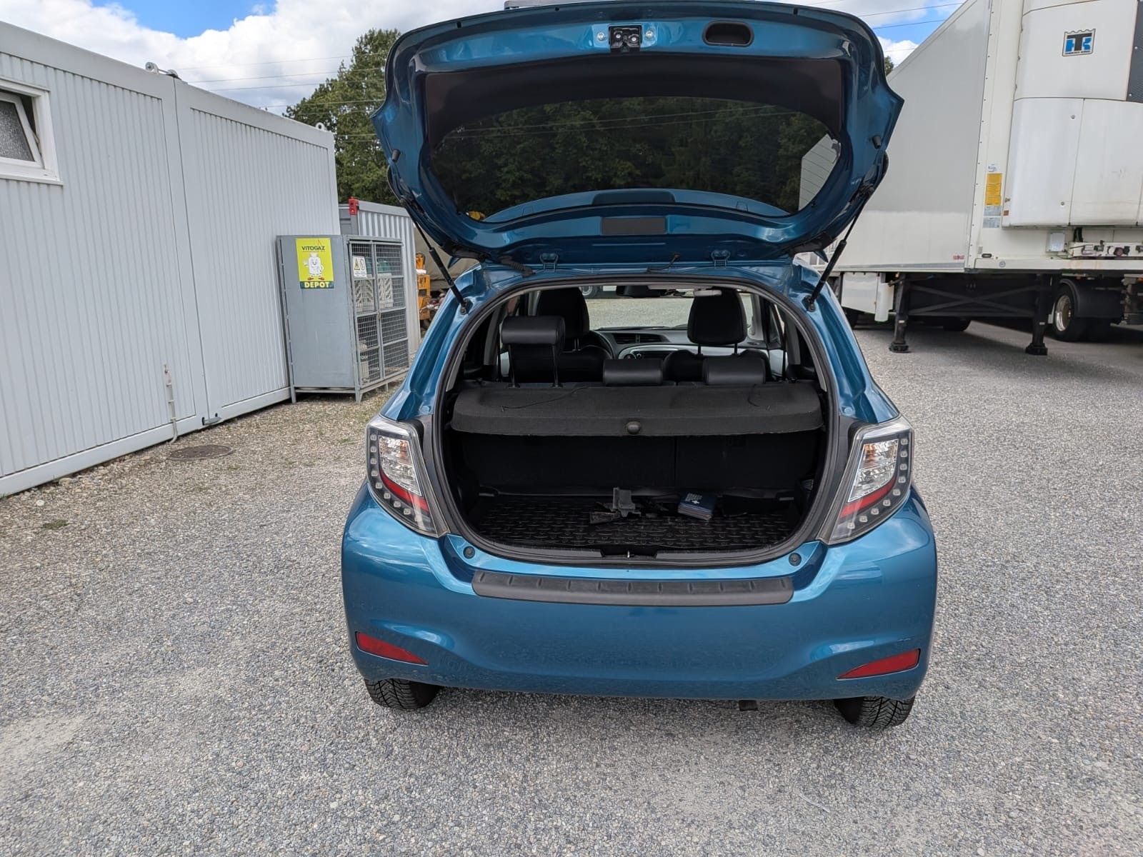 TOYOTA Yaris 1.5 VVT-i Hybrid Sol CVT-image-13