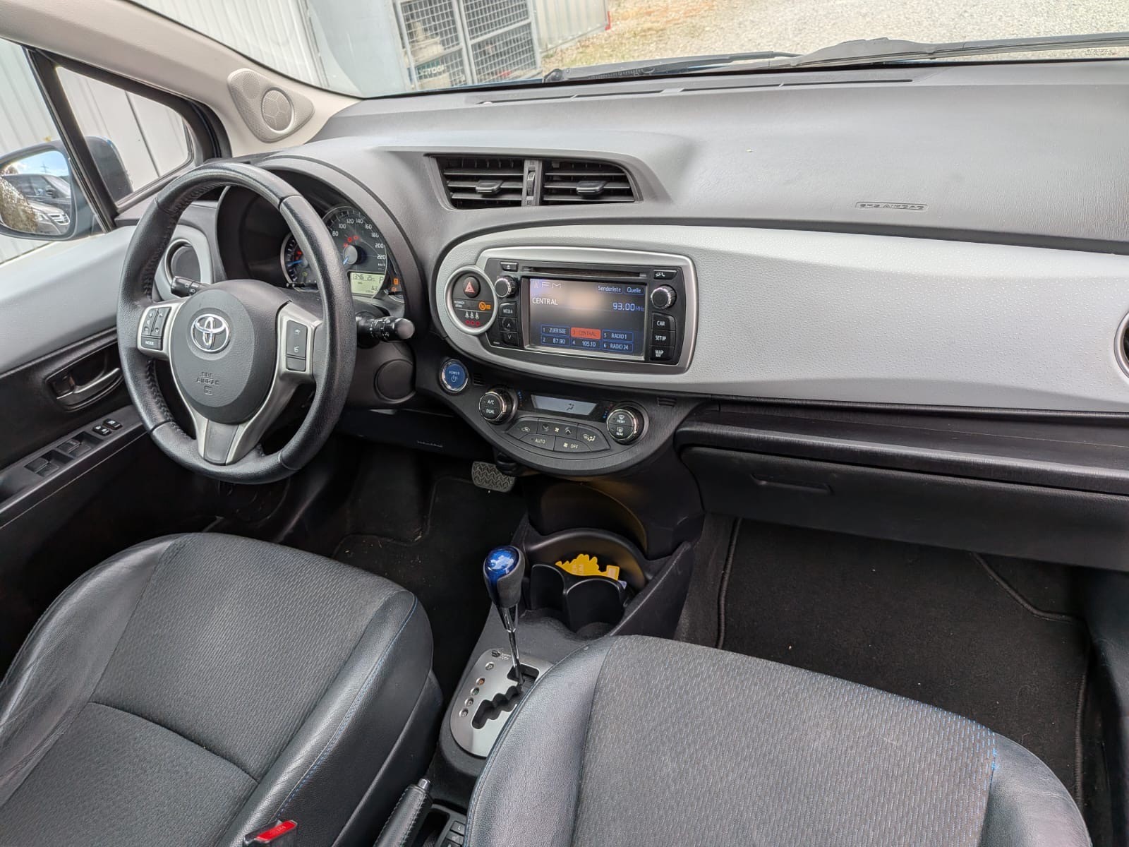 TOYOTA Yaris 1.5 VVT-i Hybrid Sol CVT-image-8