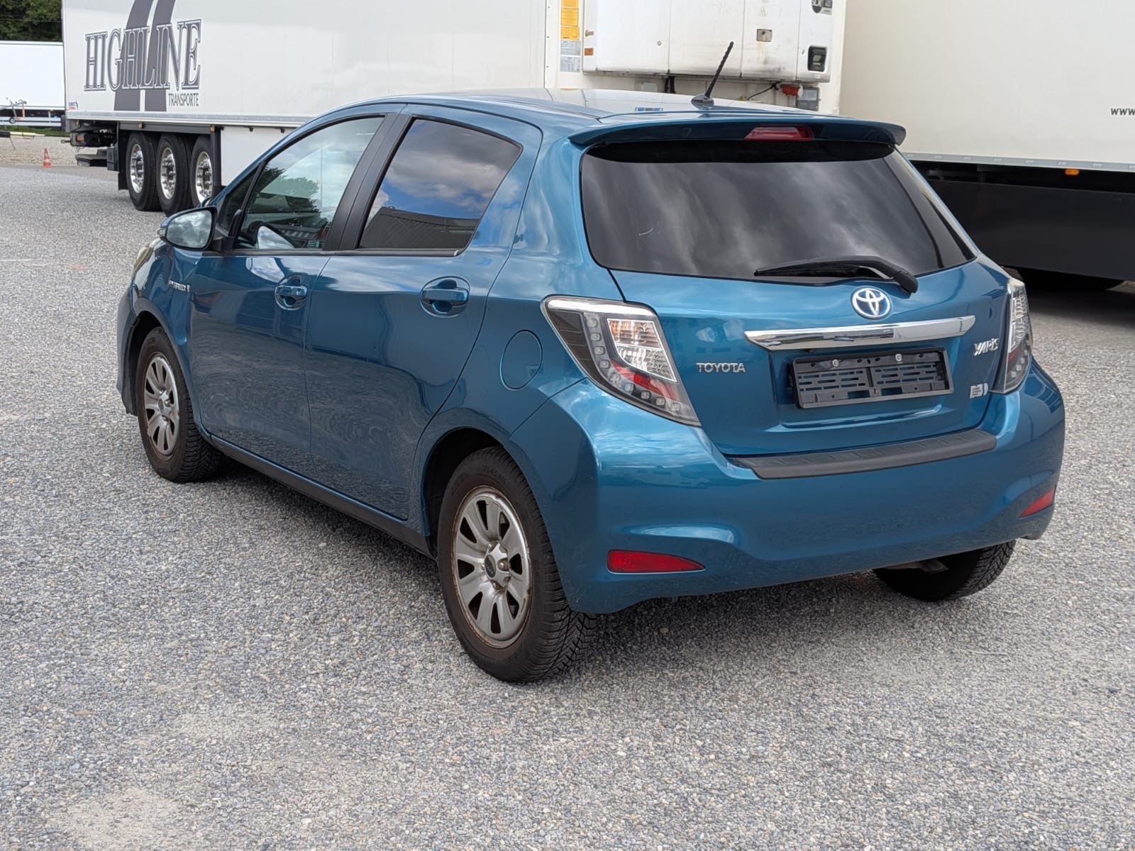 TOYOTA Yaris 1.5 VVT-i Hybrid Sol CVT-image-3