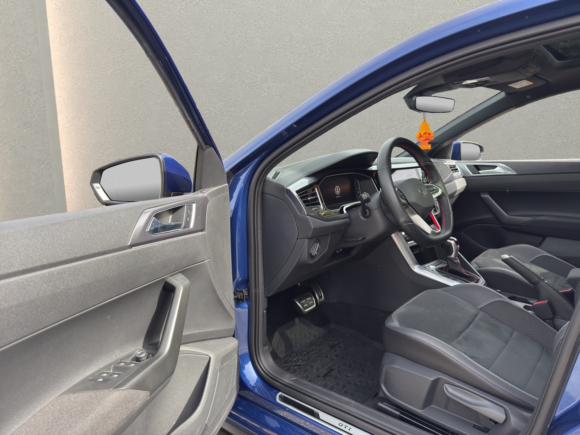 VW Polo 2.0 TSI GTI Edition 25 DSG-image-11
