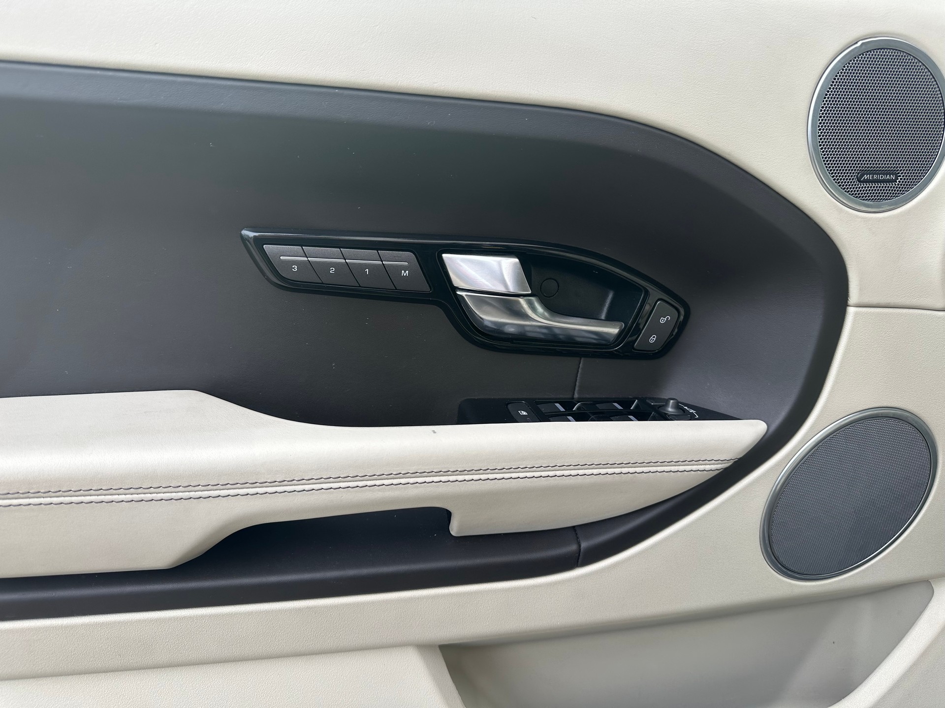 LAND ROVER Range Rover Evoque 2.2 SD4 Prestige AT6-image-9