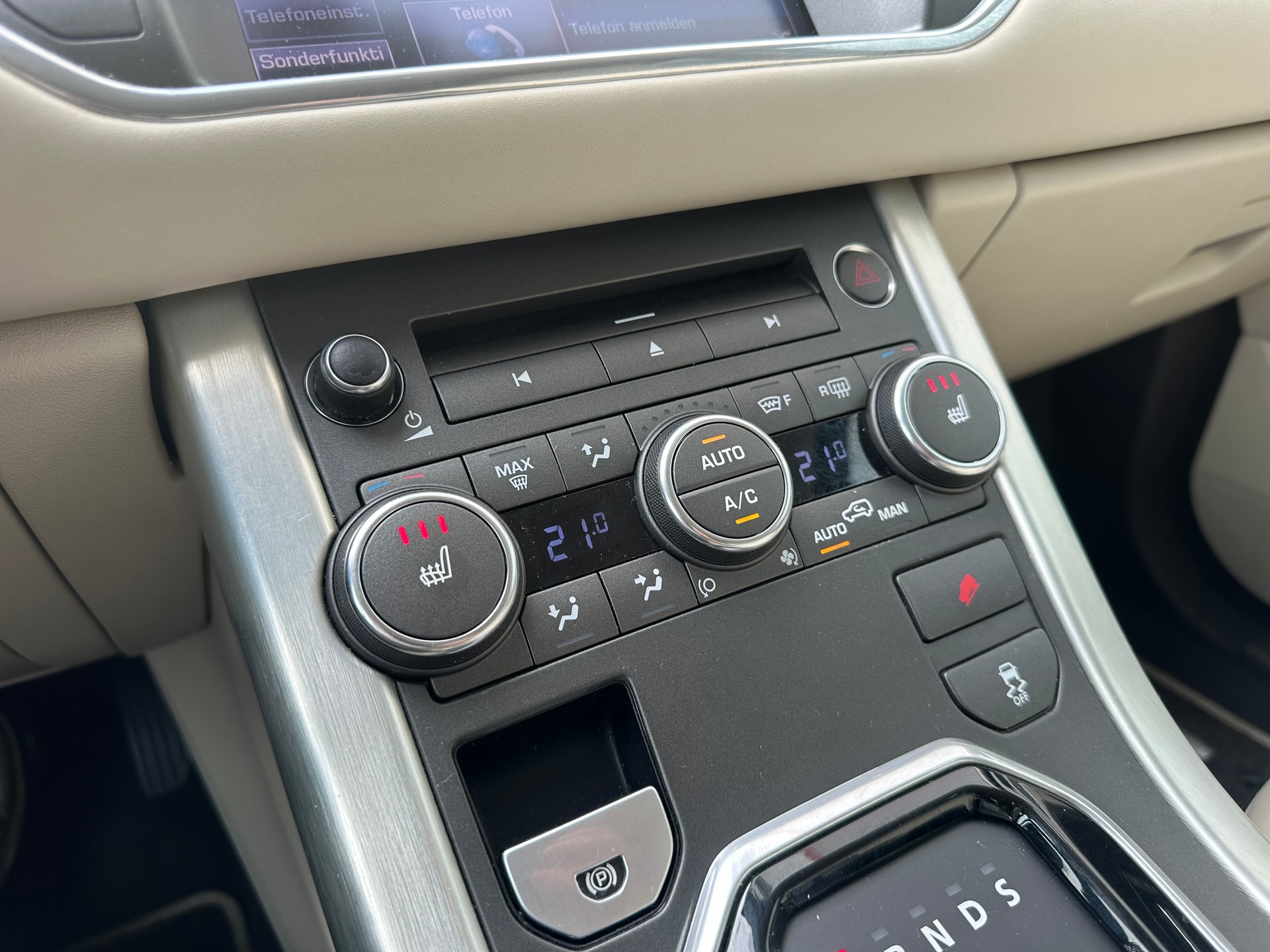 LAND ROVER Range Rover Evoque 2.2 SD4 Prestige AT6-image-11