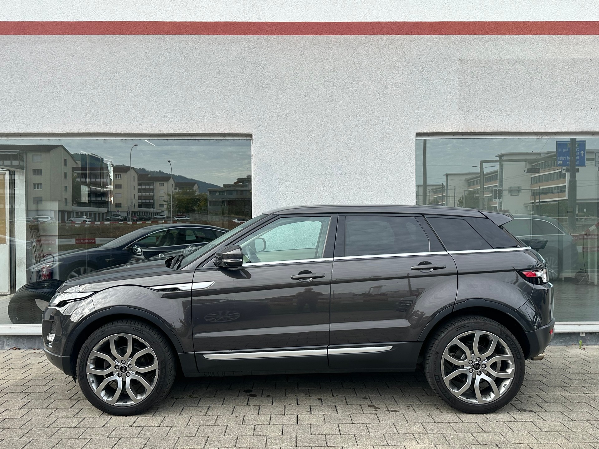 LAND ROVER Range Rover Evoque 2.2 SD4 Prestige AT6-image-2