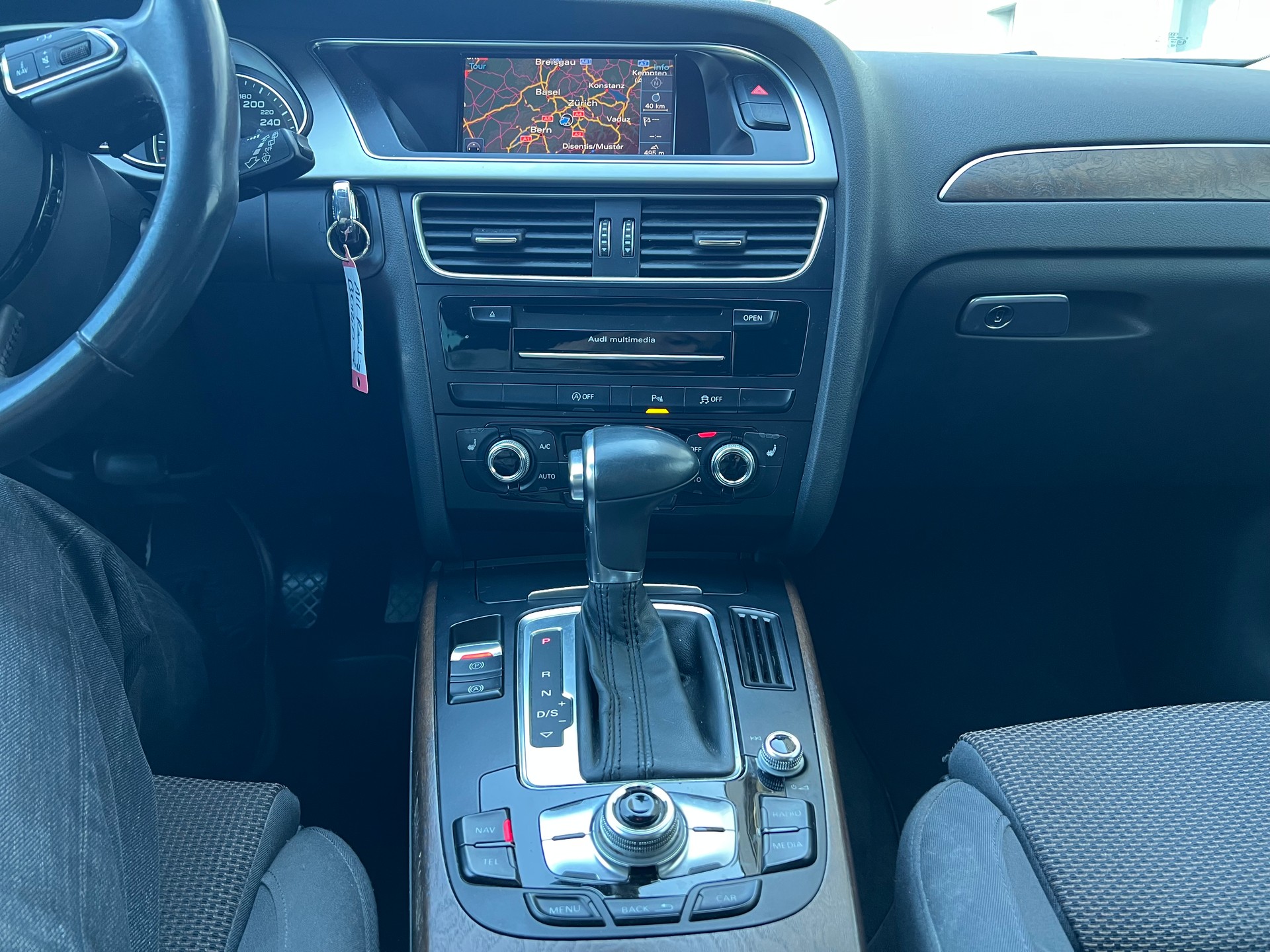 AUDI A4 allroad 2.0 TFSI quattro S-tronic-image-11