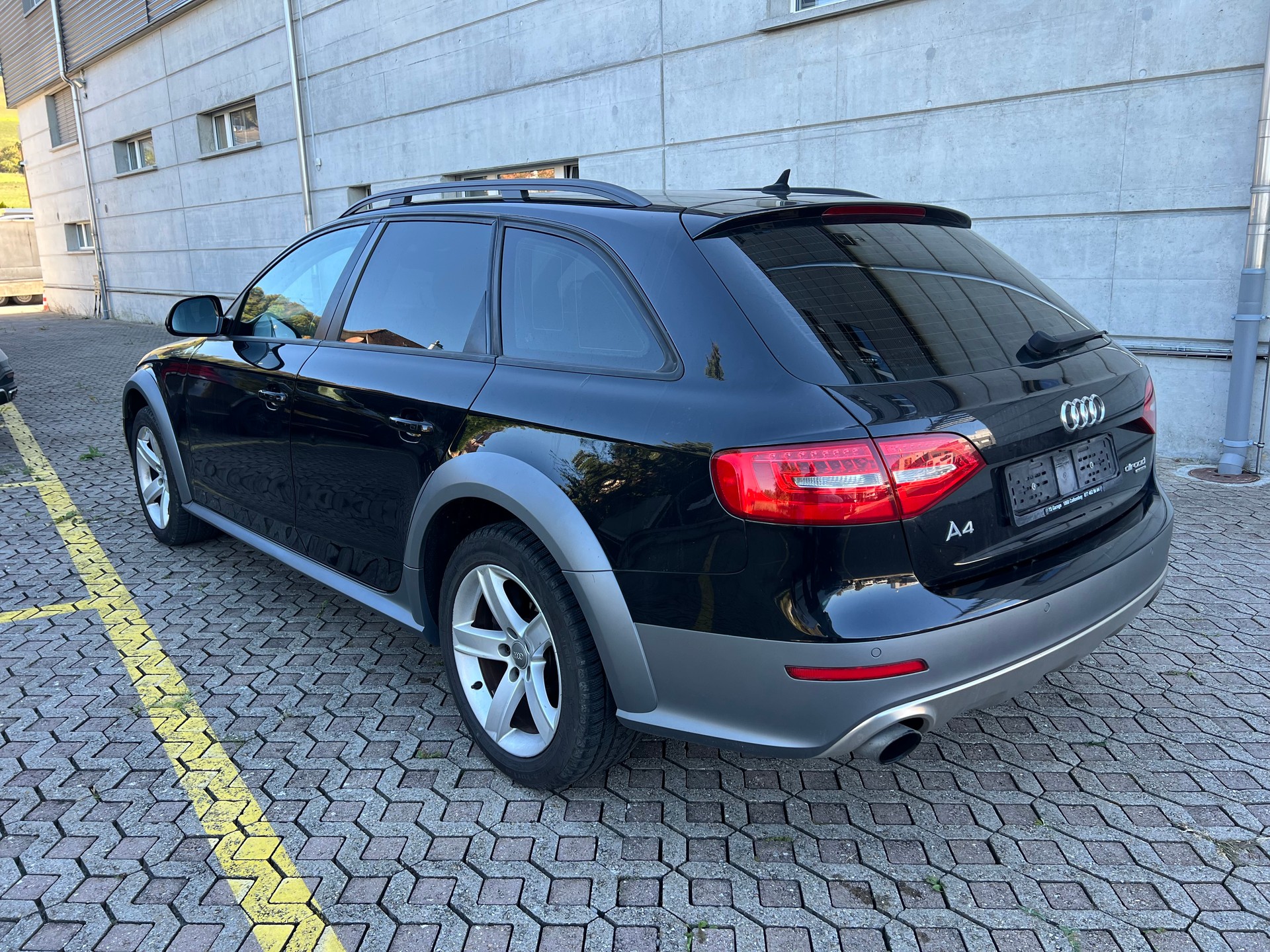 AUDI A4 allroad 2.0 TFSI quattro S-tronic-image-4