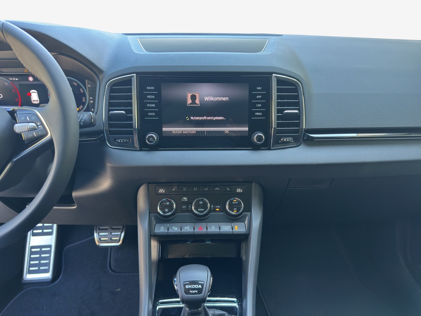 SKODA Karoq 2.0 TDI CR Dynamic 4x4 DSG-image-10