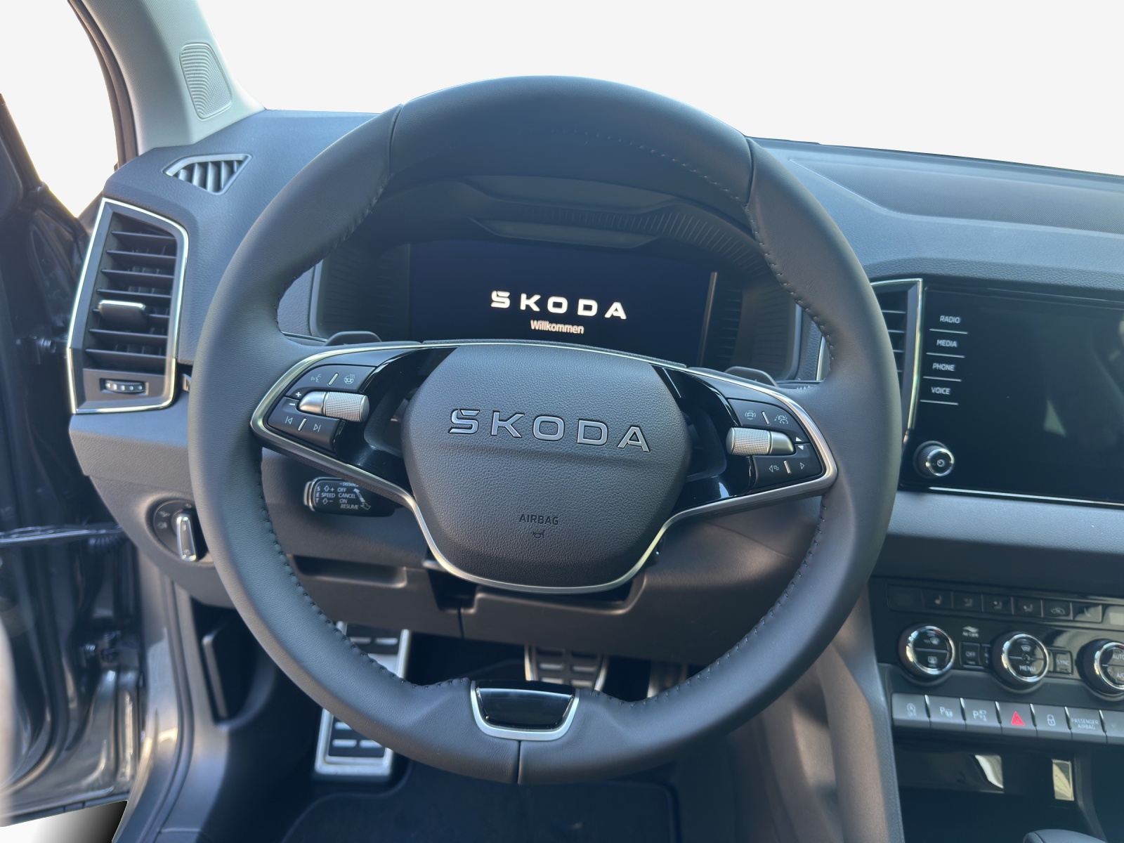 SKODA Karoq 2.0 TDI CR Dynamic 4x4 DSG-image-9