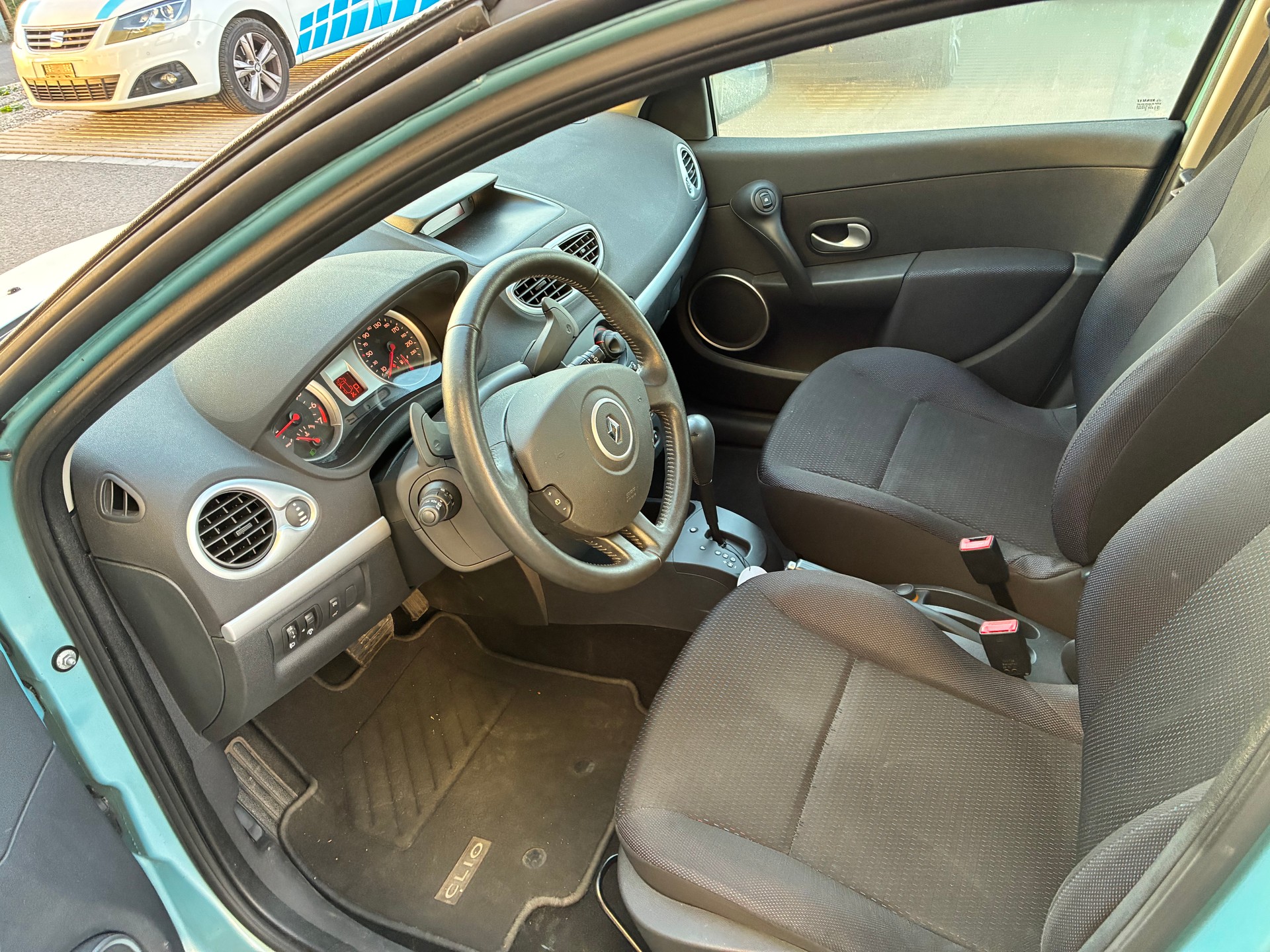 RENAULT Clio 1.6 16V Exception Automatic-image-7
