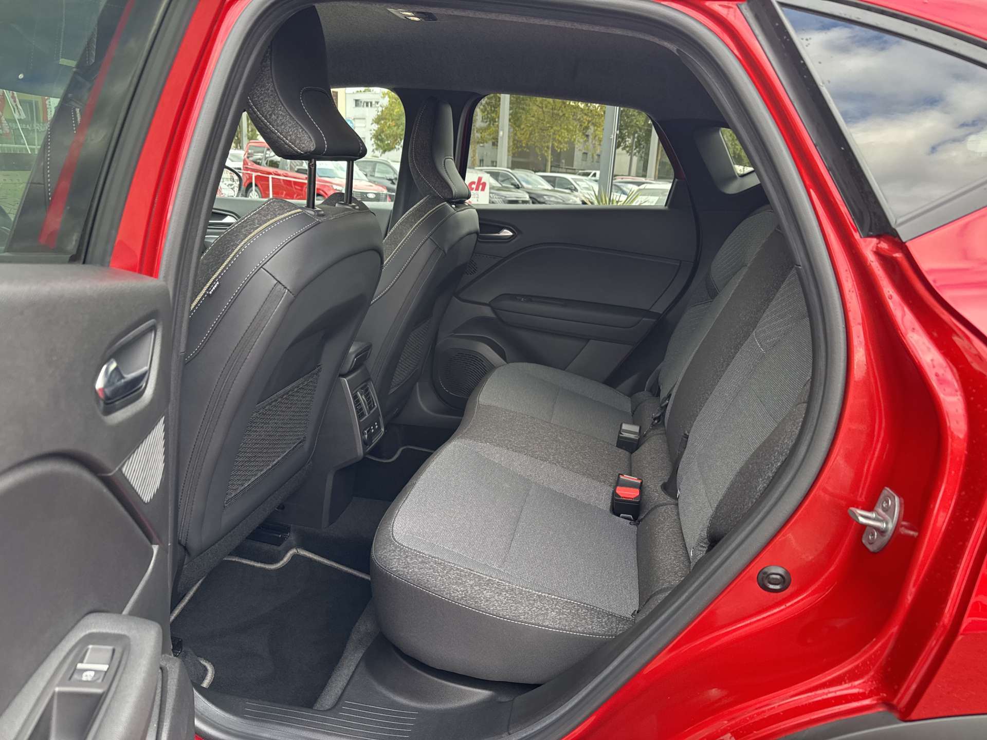 RENAULT Captur 1.3 TCe Techno EDC-Automat-image-6