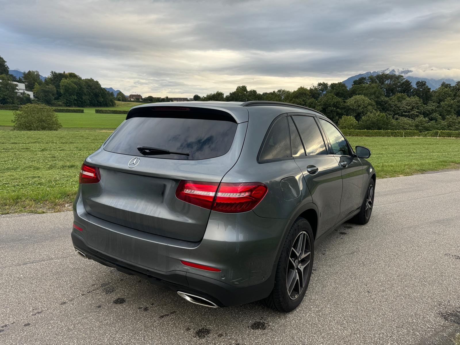 MERCEDES-BENZ GLC 250 AMG Line 4Matic 9G-Tronic-image-3