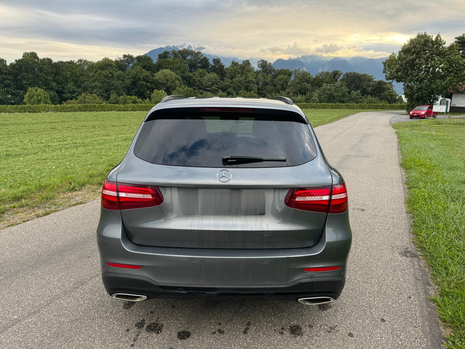 MERCEDES-BENZ GLC 250 AMG Line 4Matic 9G-Tronic-image-4