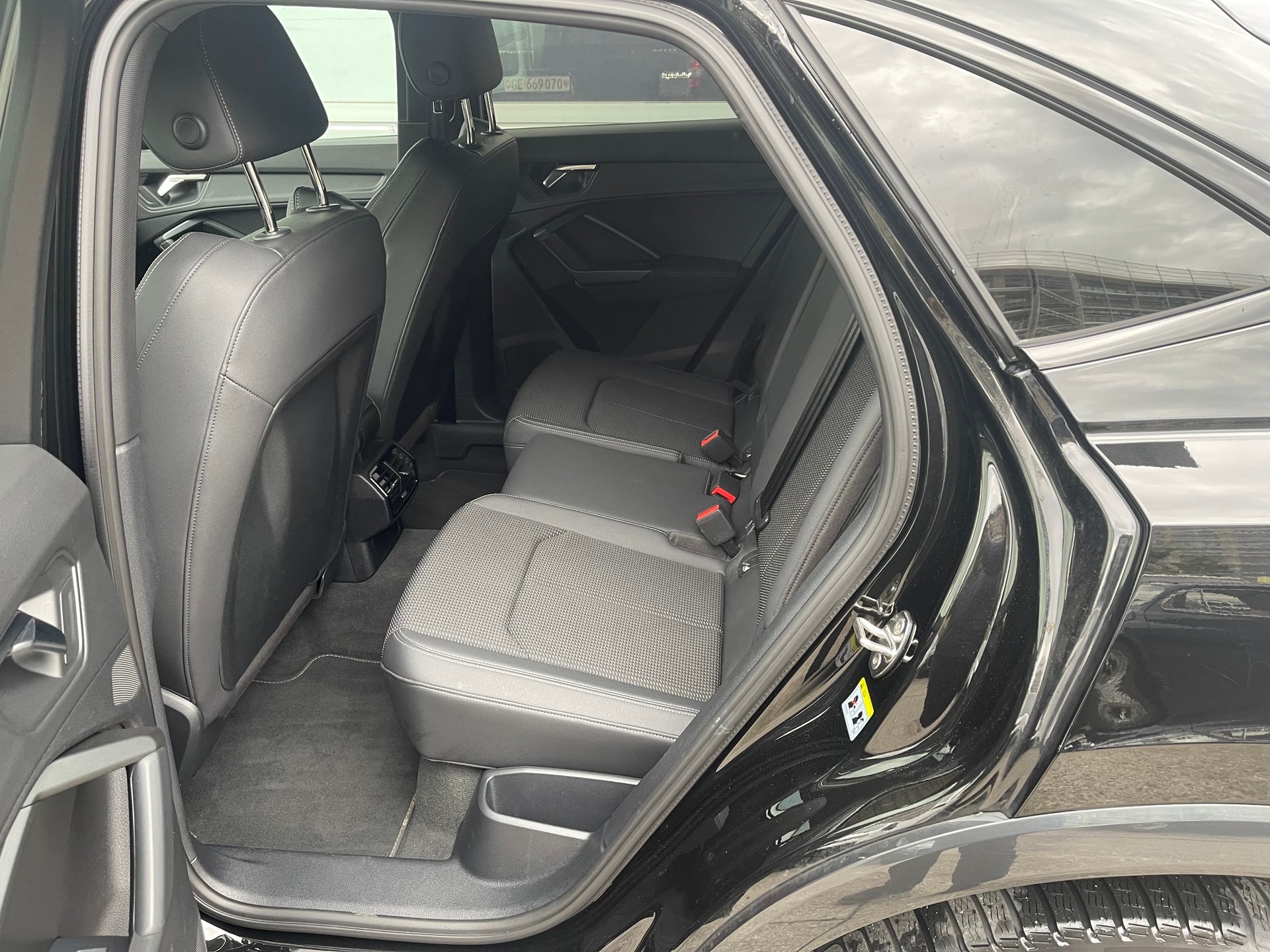 AUDI Q3 Sportback 40 TDI S line quattro S-tronic-image-4