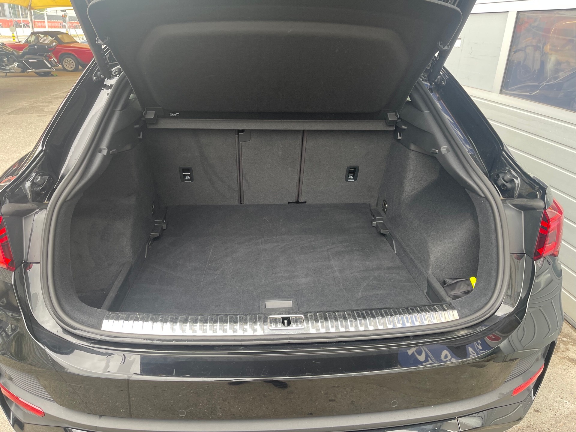 AUDI Q3 Sportback 40 TDI S line quattro S-tronic-image-3
