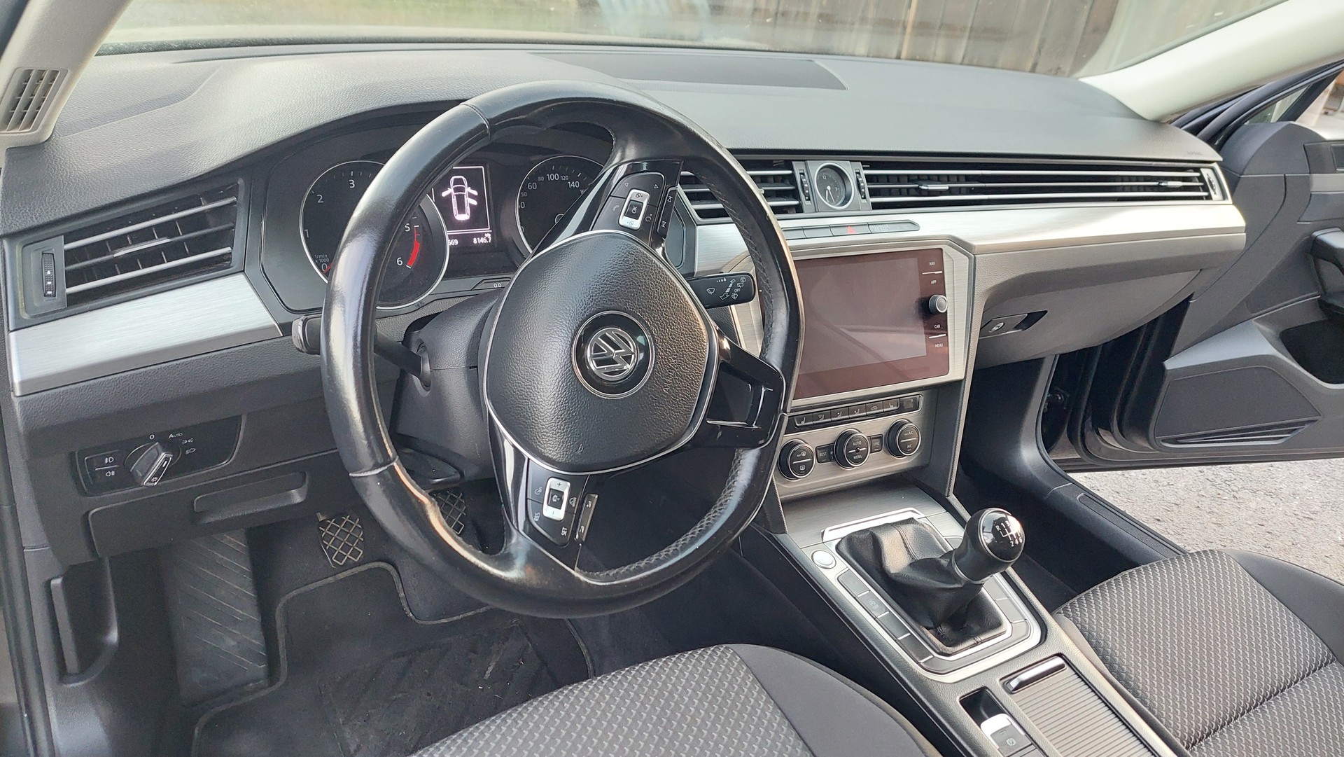 VW VW Passat Variant 1.6 TDI Business Line-image-3