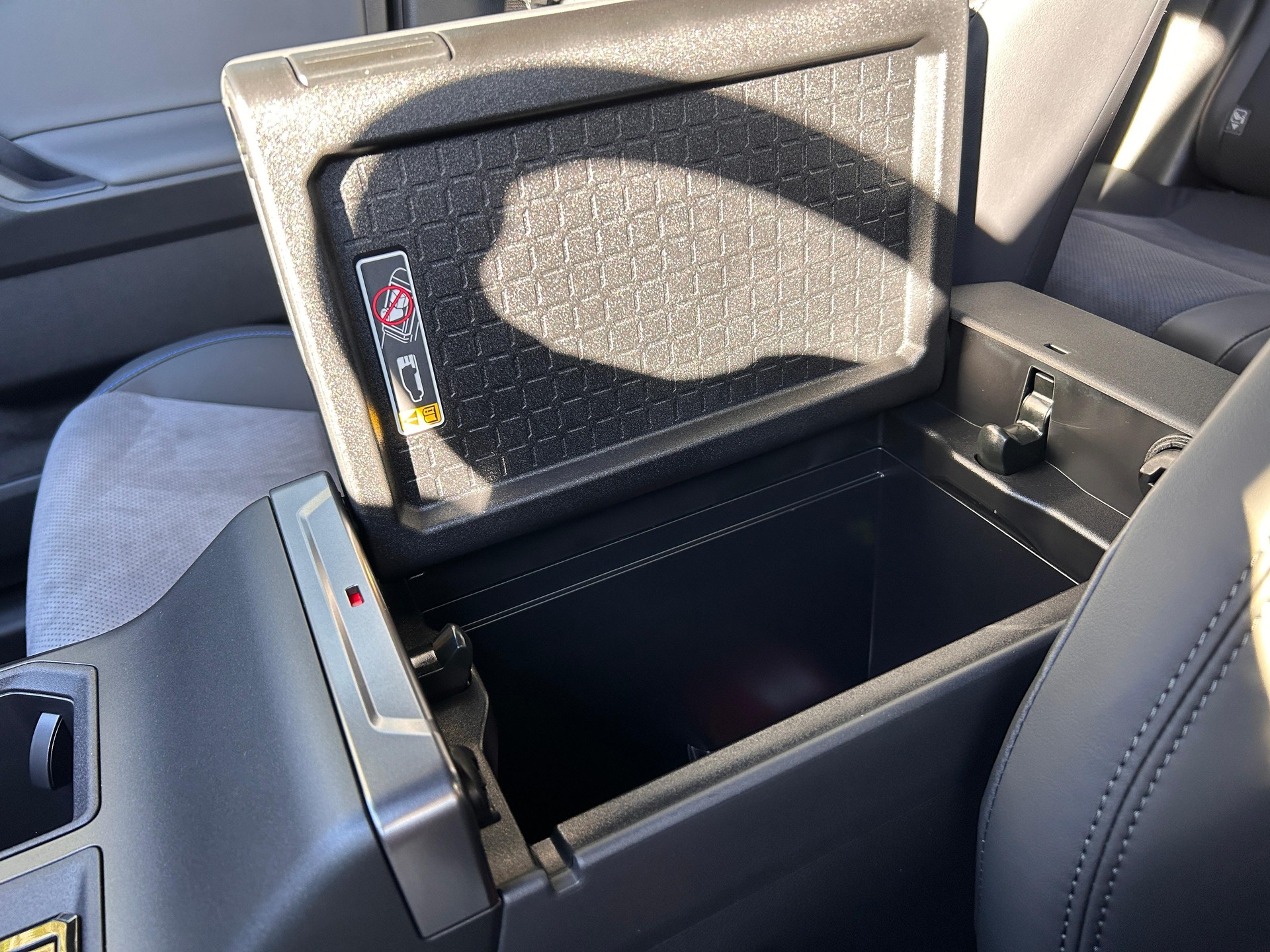 TOYOTA RAV4 2.5 HEV Style-image-14