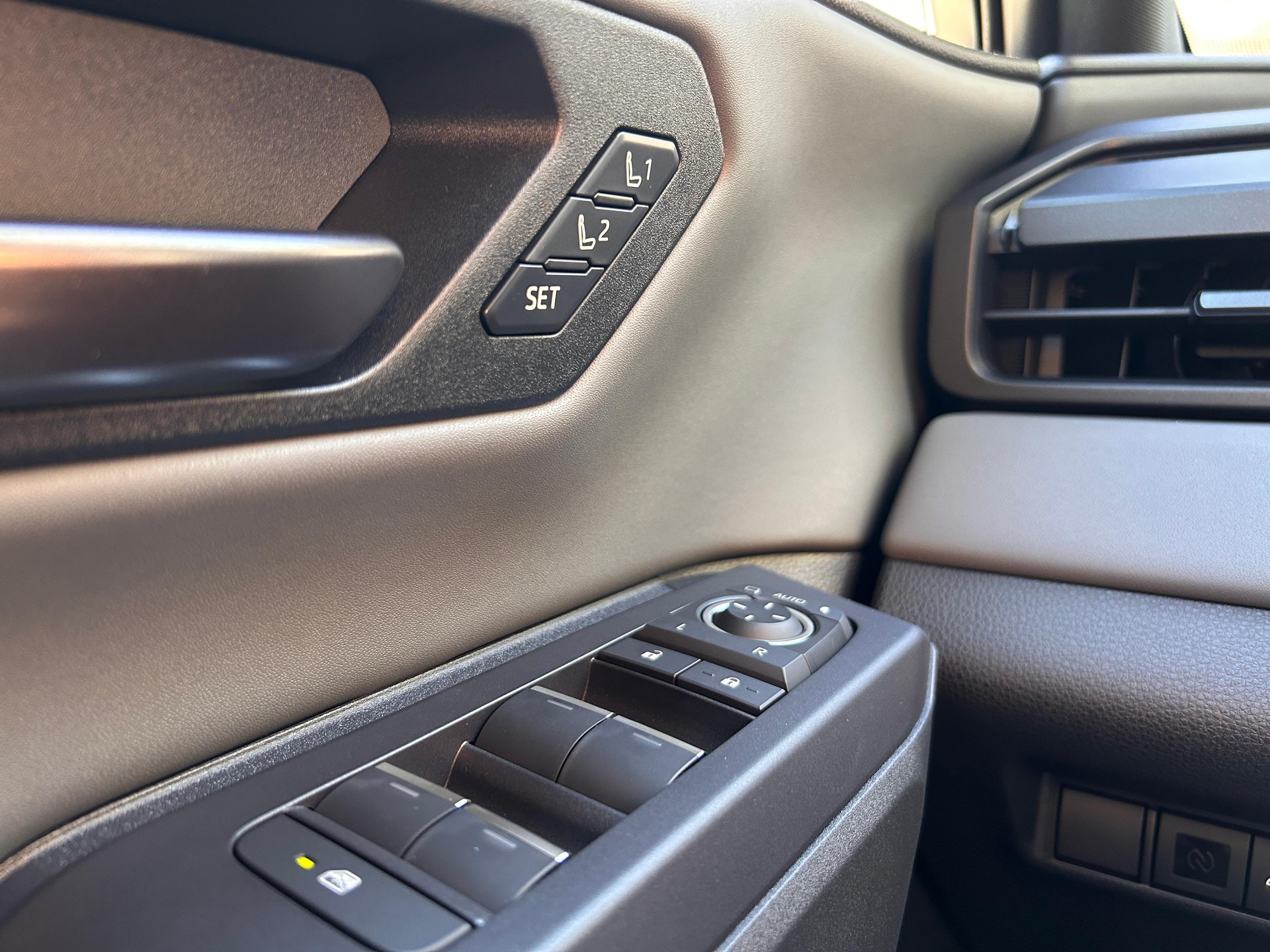 TOYOTA RAV4 2.5 HEV Style-image-8