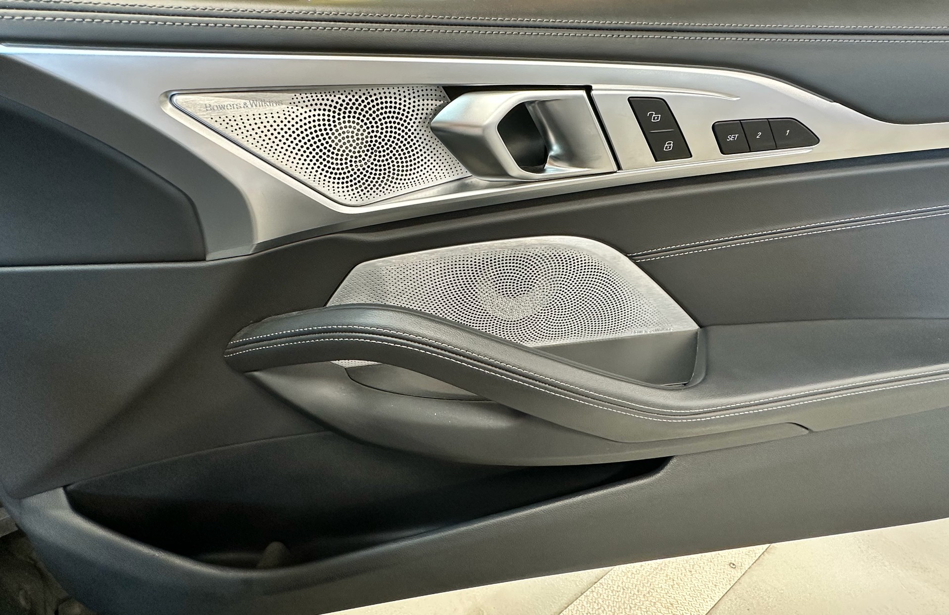 BMW M850i xDrive-image-7