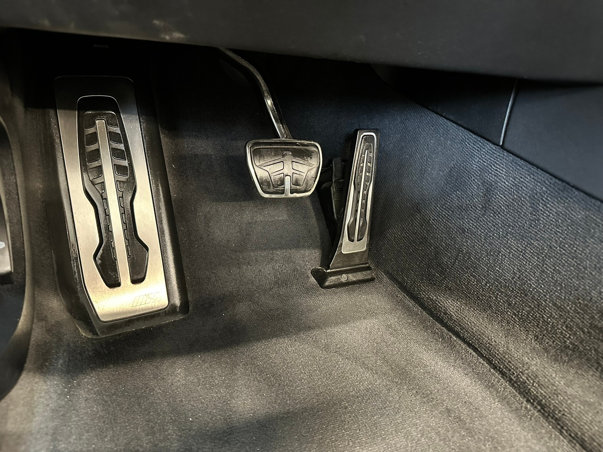 BMW M850i xDrive-image-8
