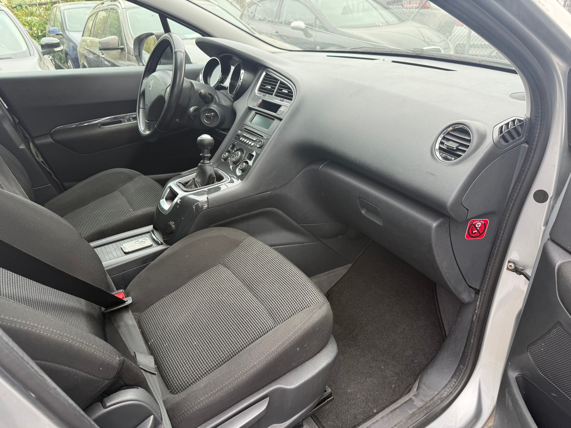 PEUGEOT 5008 1.6 16V T Active-image-7