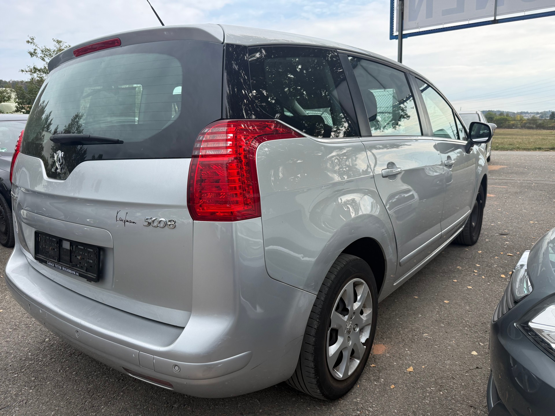 PEUGEOT 5008 1.6 16V T Active-image-5