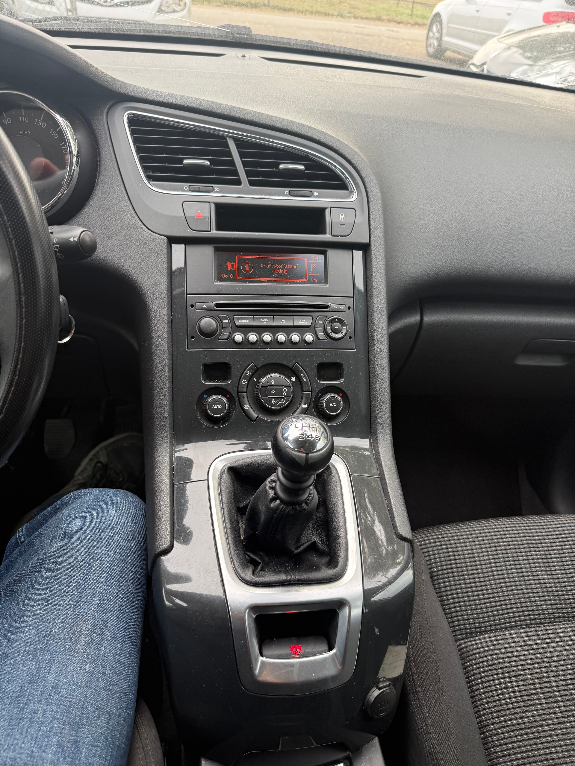 PEUGEOT 5008 1.6 16V T Active-image-11