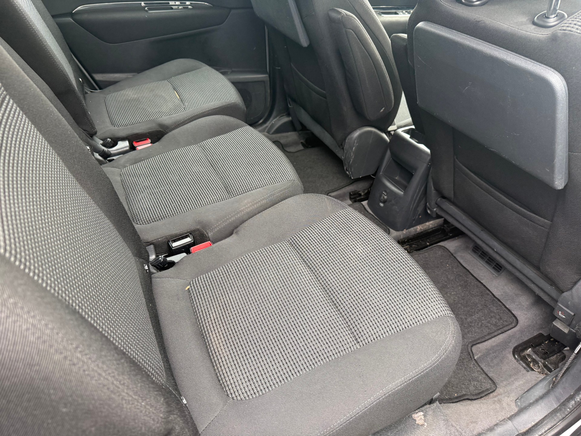 PEUGEOT 5008 1.6 16V T Active-image-8