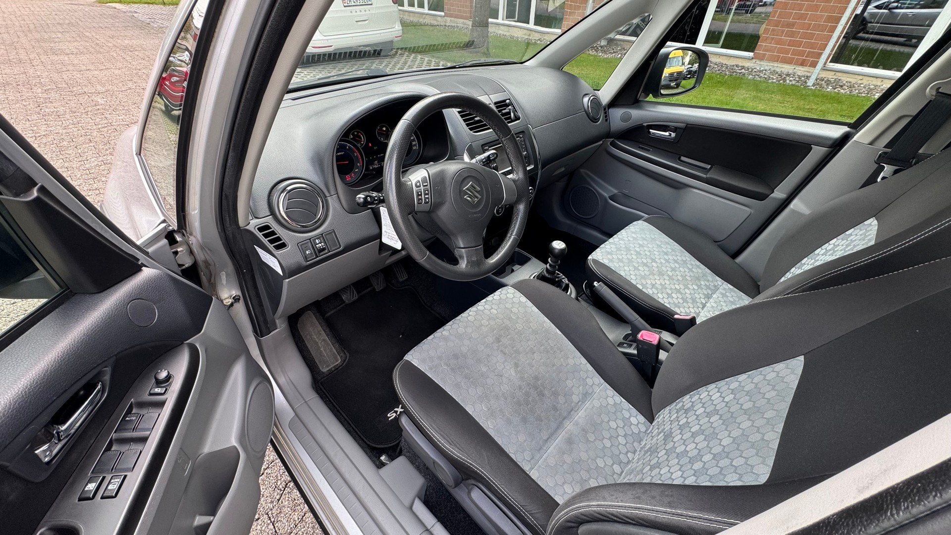 SUZUKI SX4 2.0 TD GL Top 4WD-image-5
