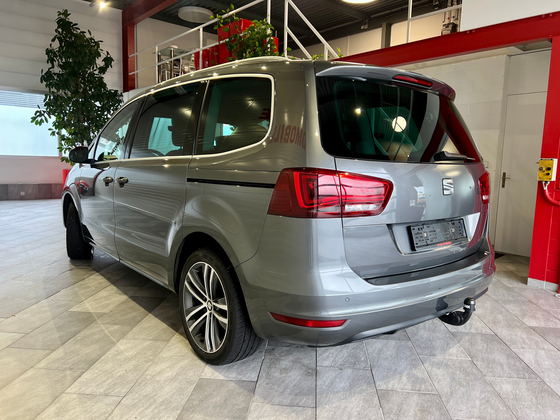 SEAT Alhambra 2.0 TDI Hola FR 4Drive-image-4