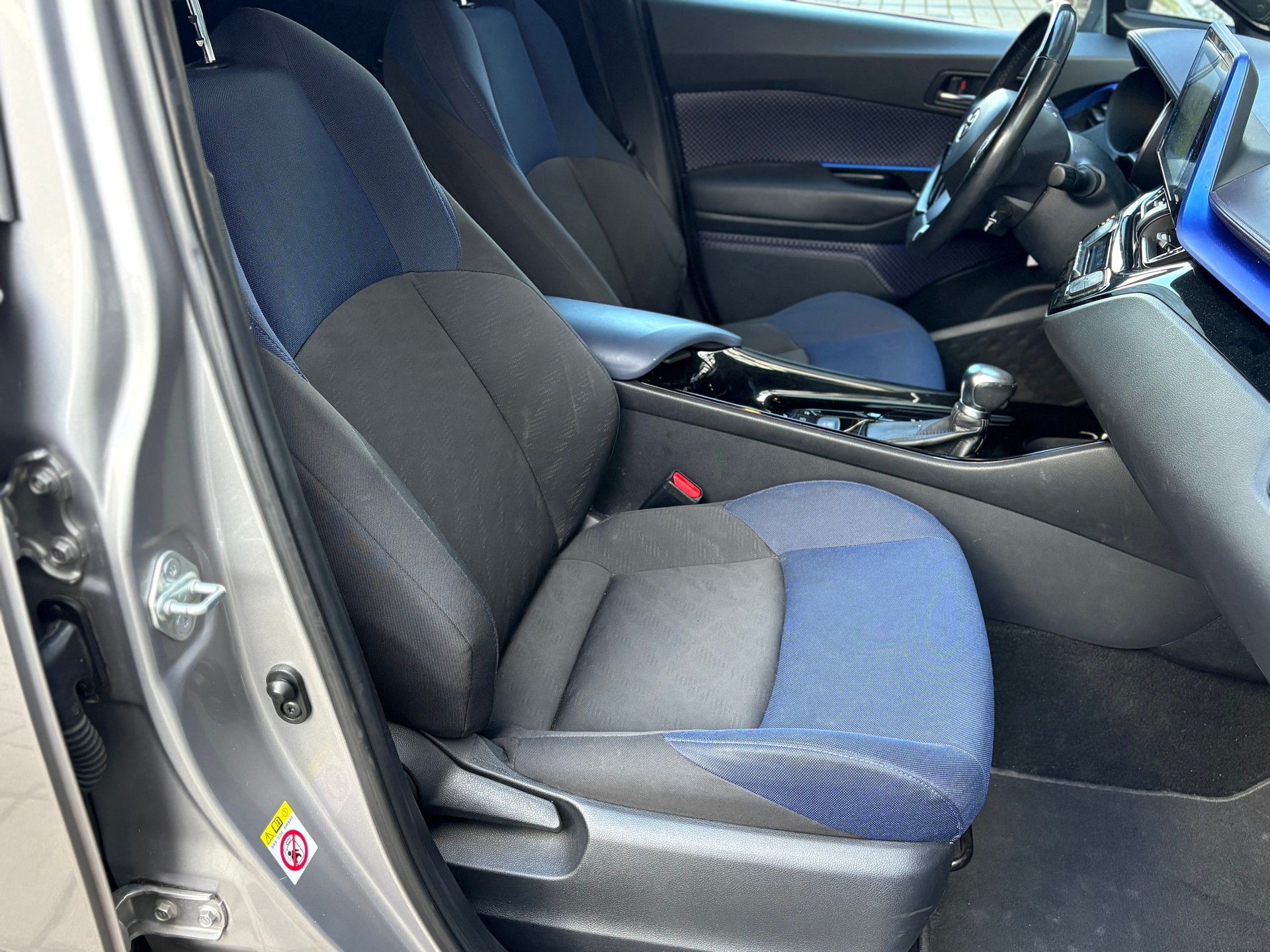 TOYOTA C-HR 1.8 HSD Style CVT frisch ab MFK | Automat-image-10
