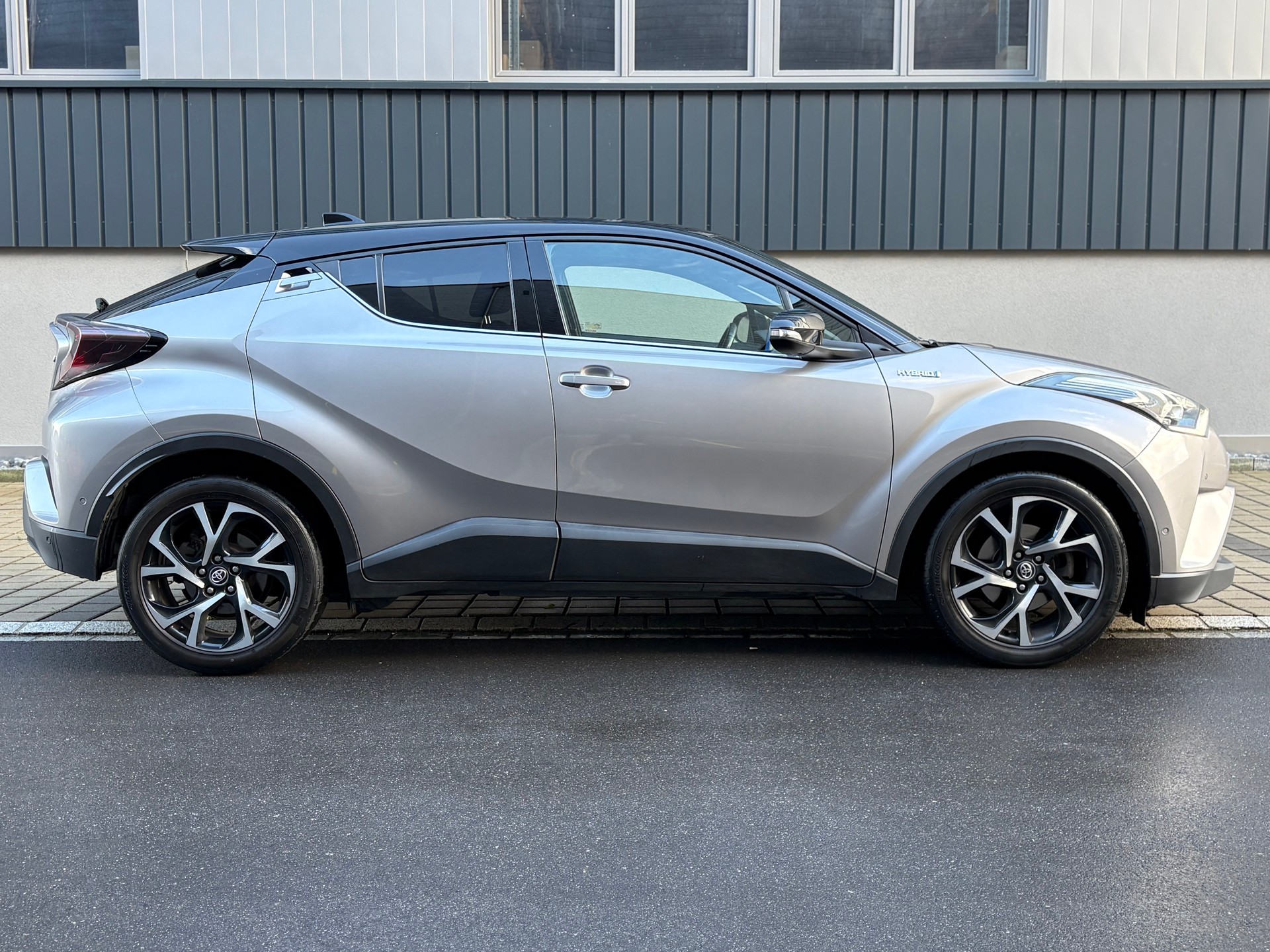 TOYOTA C-HR 1.8 HSD Style CVT frisch ab MFK | Automat-image-4