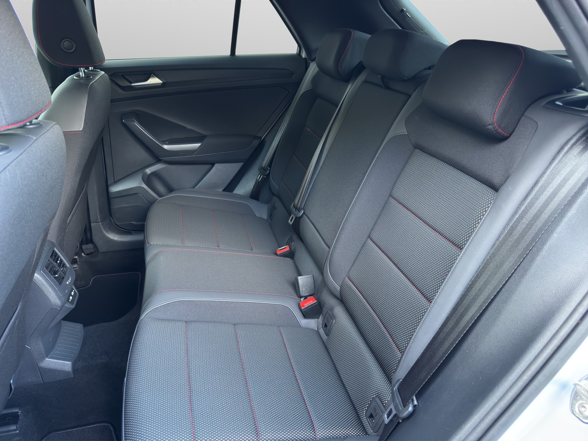 VW T-Roc 2.0 TSI Sport DSG 4Motion-image-7