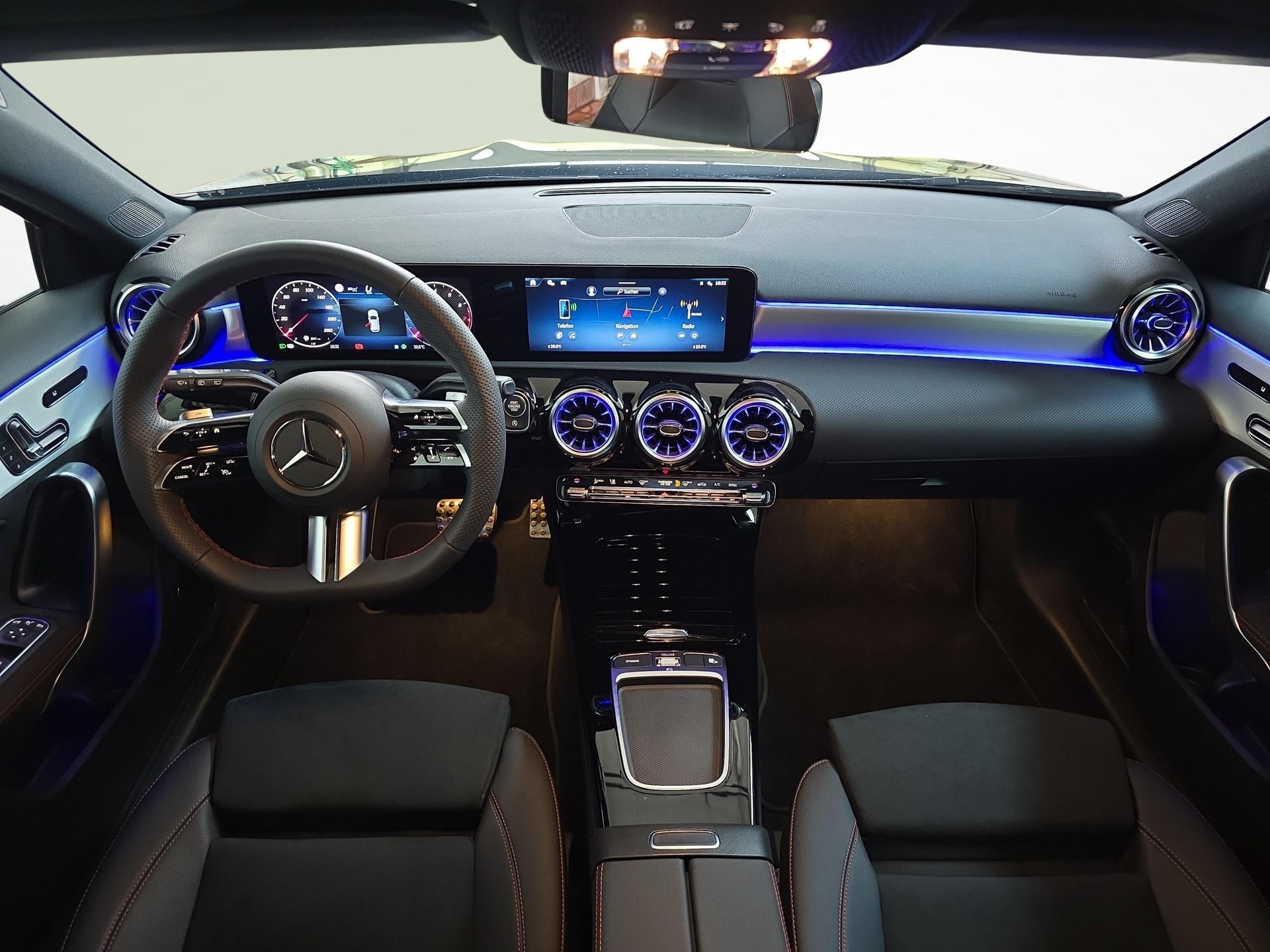 MERCEDES-BENZ A 200 Night Star AMG Line-image-8