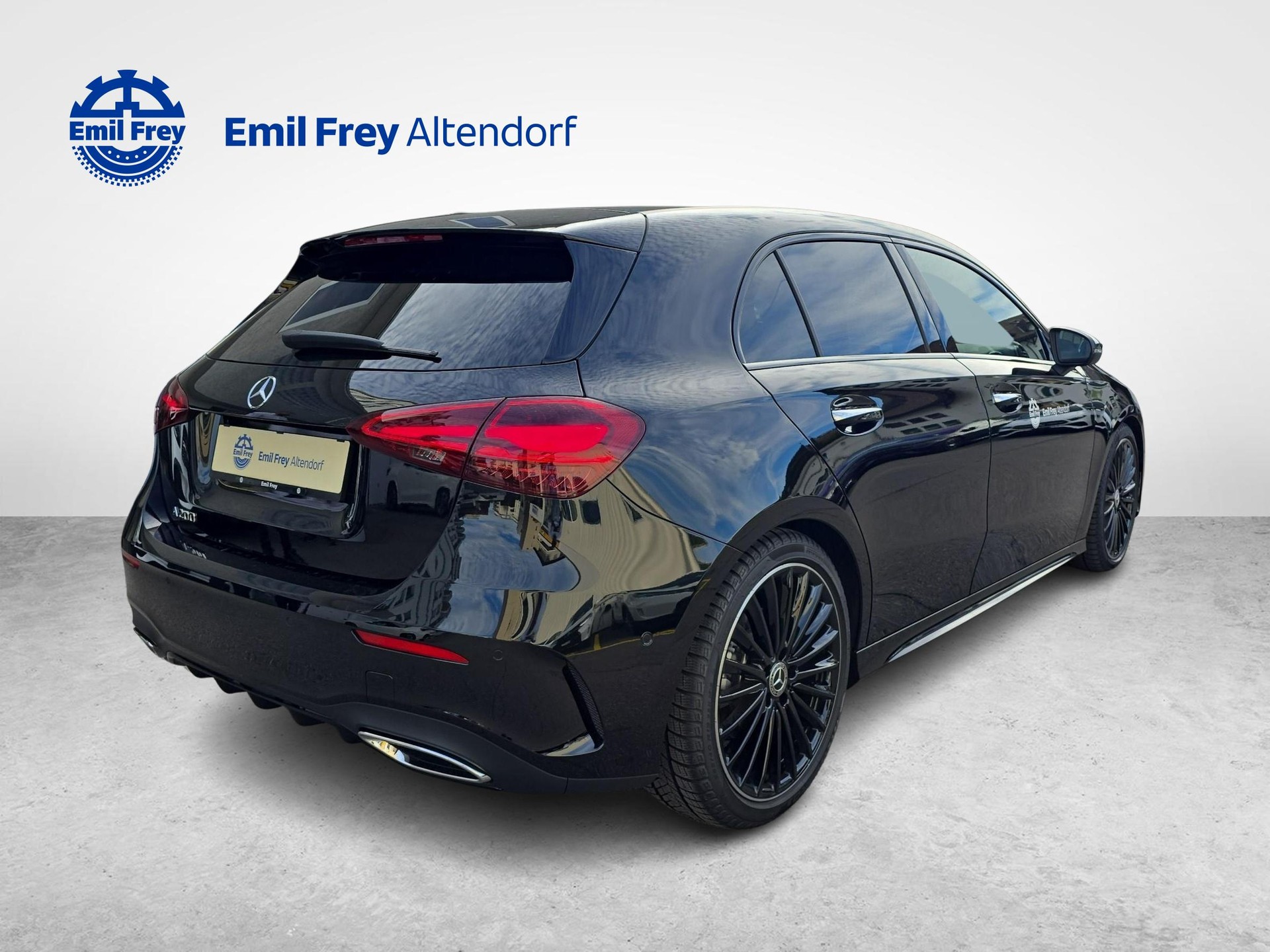 MERCEDES-BENZ A 200 Night Star AMG Line-image-4