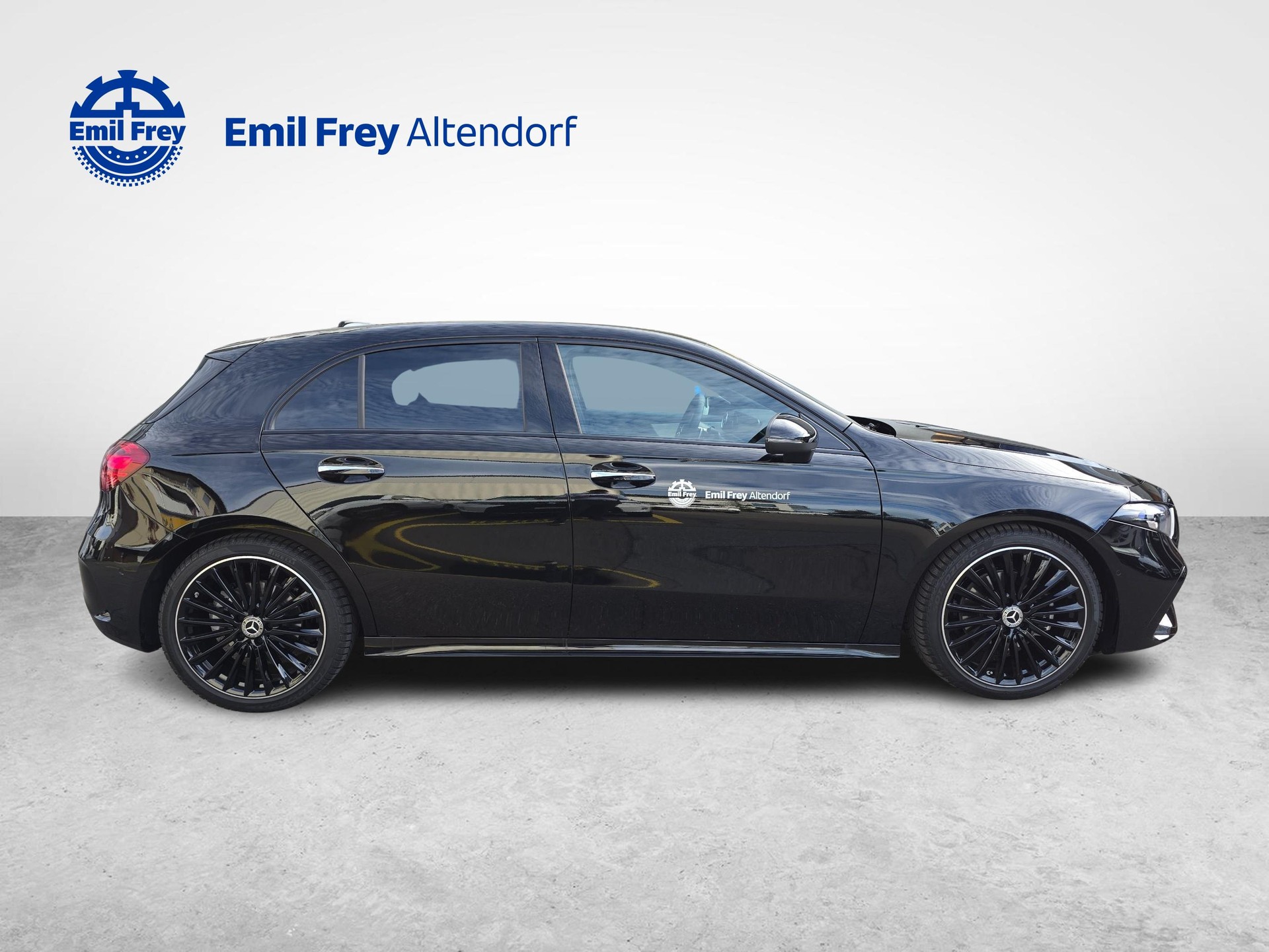 MERCEDES-BENZ A 200 Night Star AMG Line-image-5