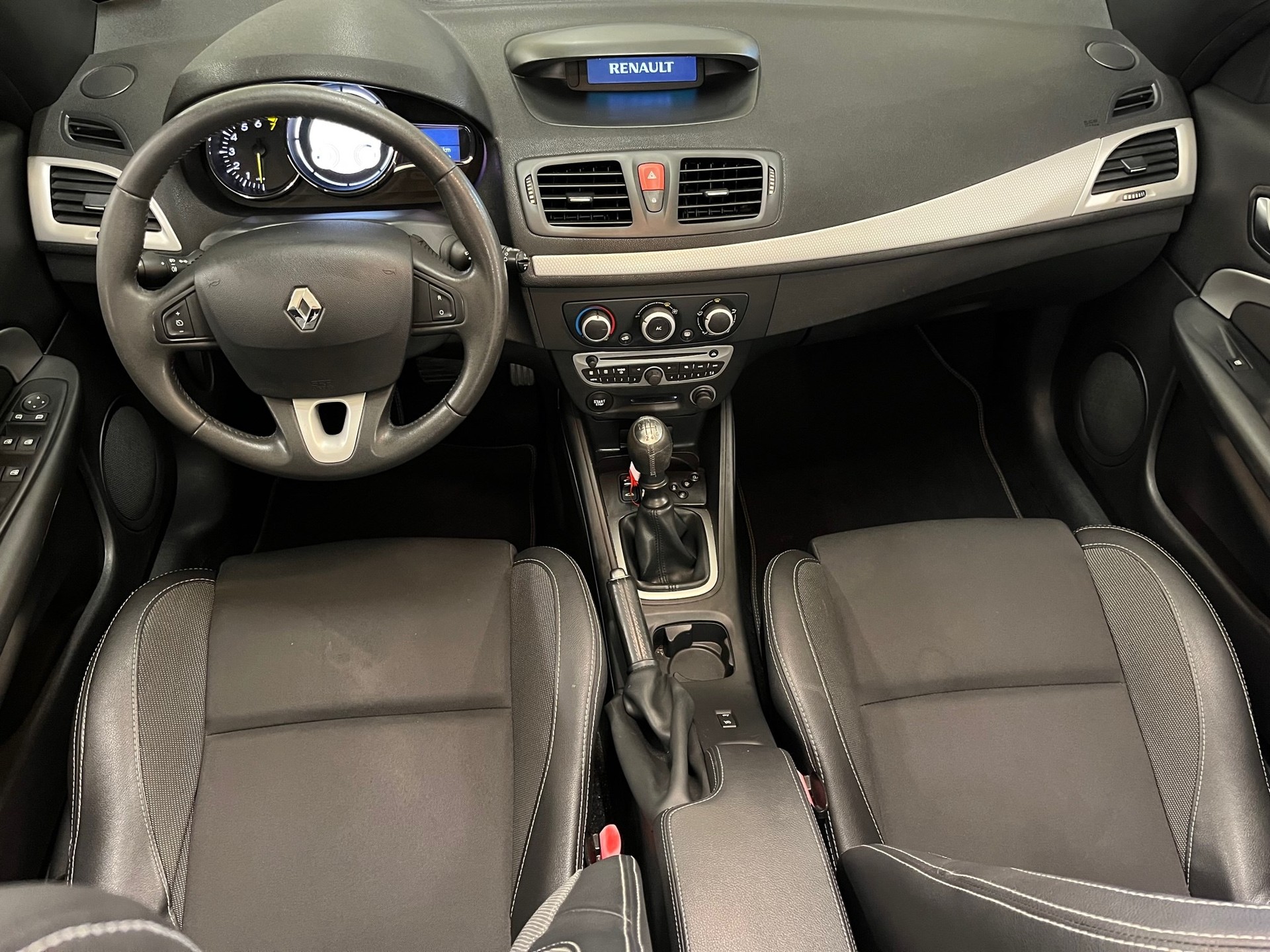RENAULT Mégane CC 1.4 16V Turbo Dynamique-image-10