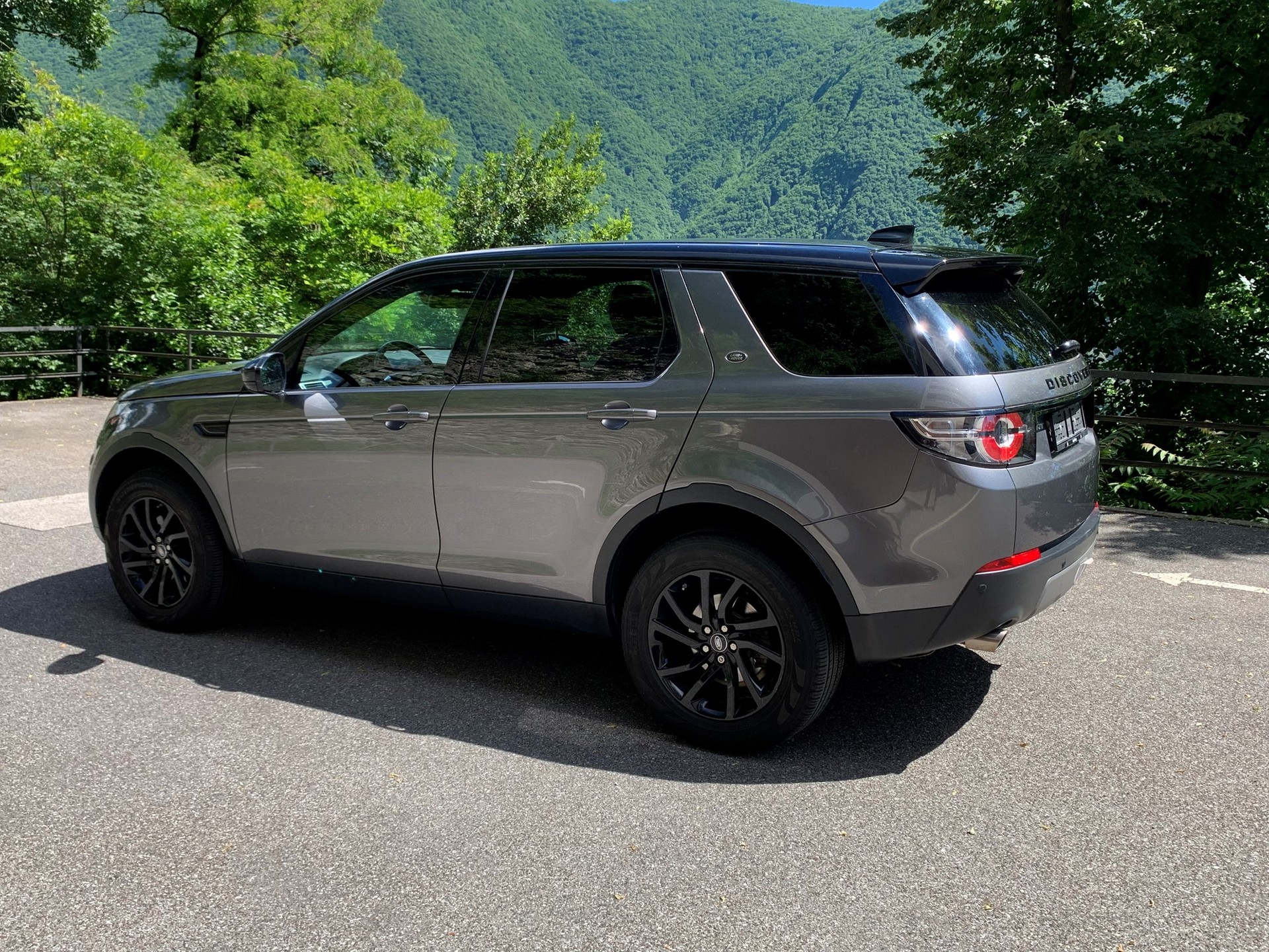 LAND ROVER Discovery Sport 2.0 TD4 SE-image-6