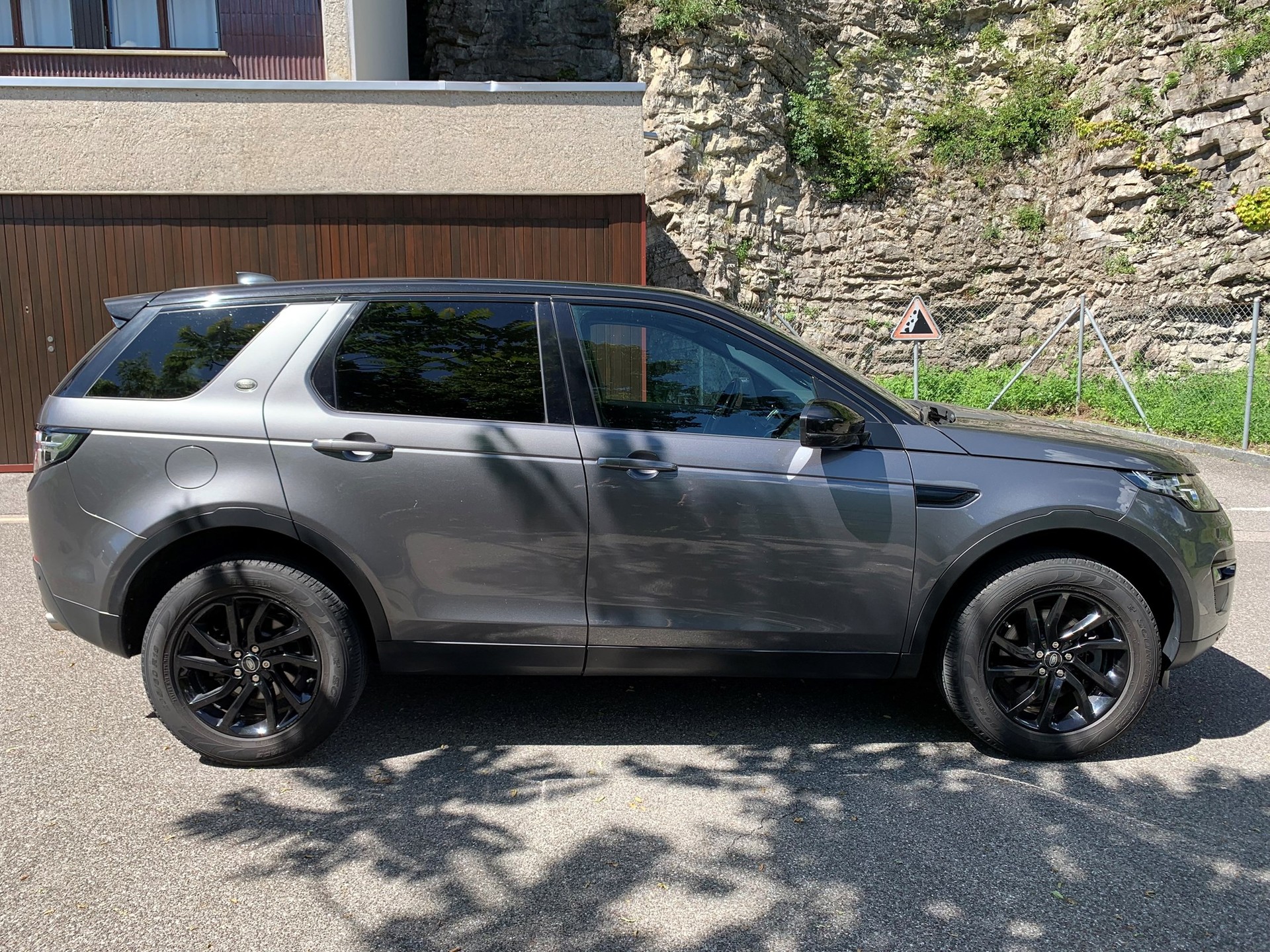 LAND ROVER Discovery Sport 2.0 TD4 SE-image-3