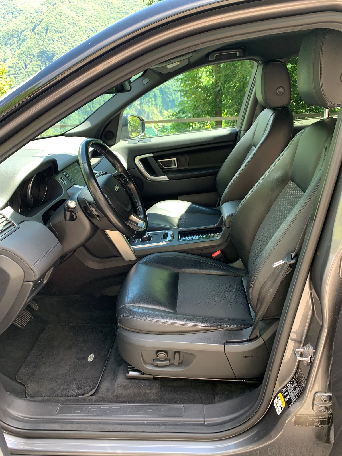 LAND ROVER Discovery Sport 2.0 TD4 SE-image-10