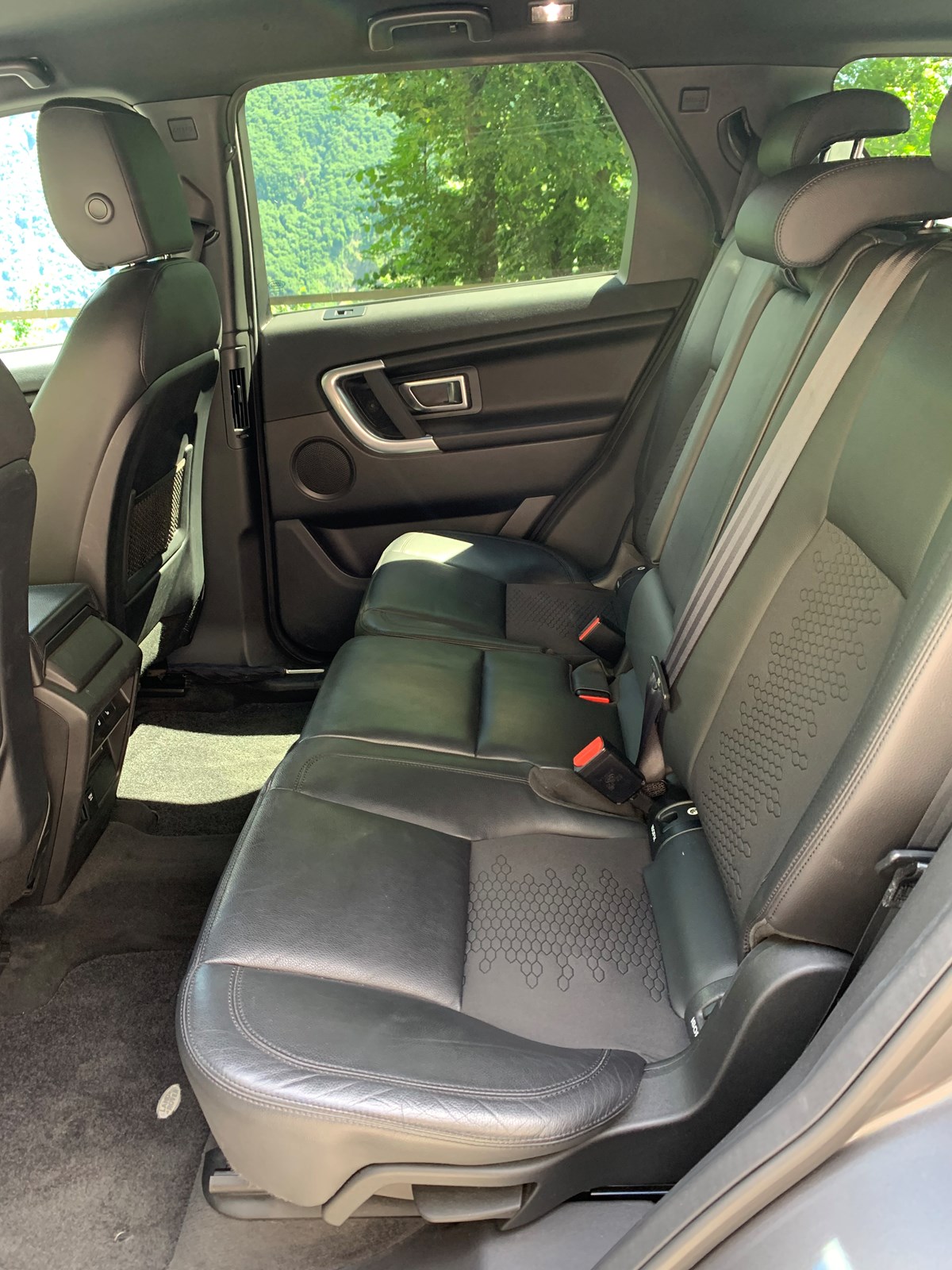LAND ROVER Discovery Sport 2.0 TD4 SE-image-11