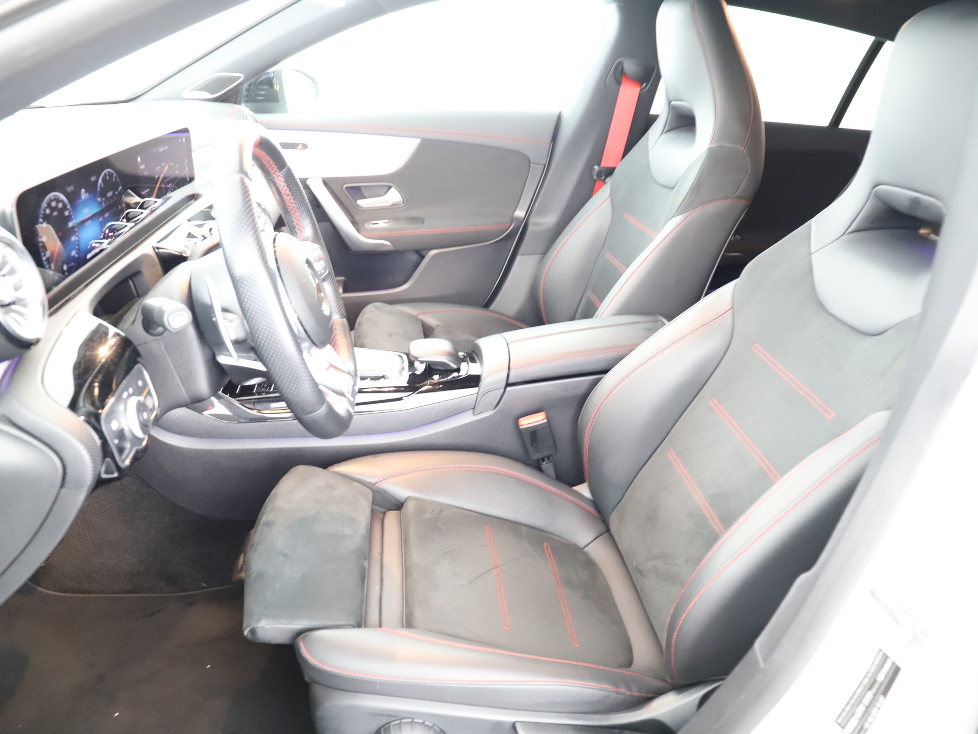 MERCEDES-BENZ CLA SB 35 AMG 4Matic-image-12