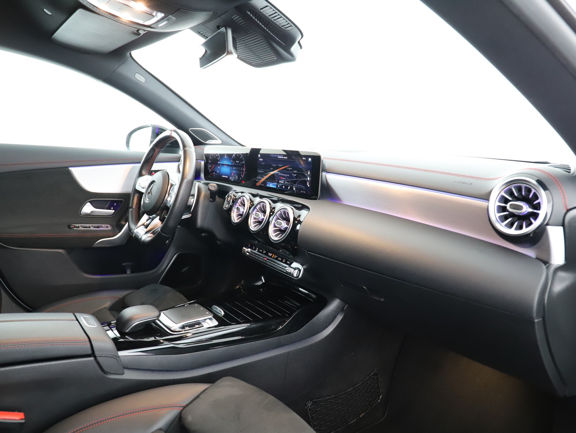 MERCEDES-BENZ CLA SB 35 AMG 4Matic-image-9
